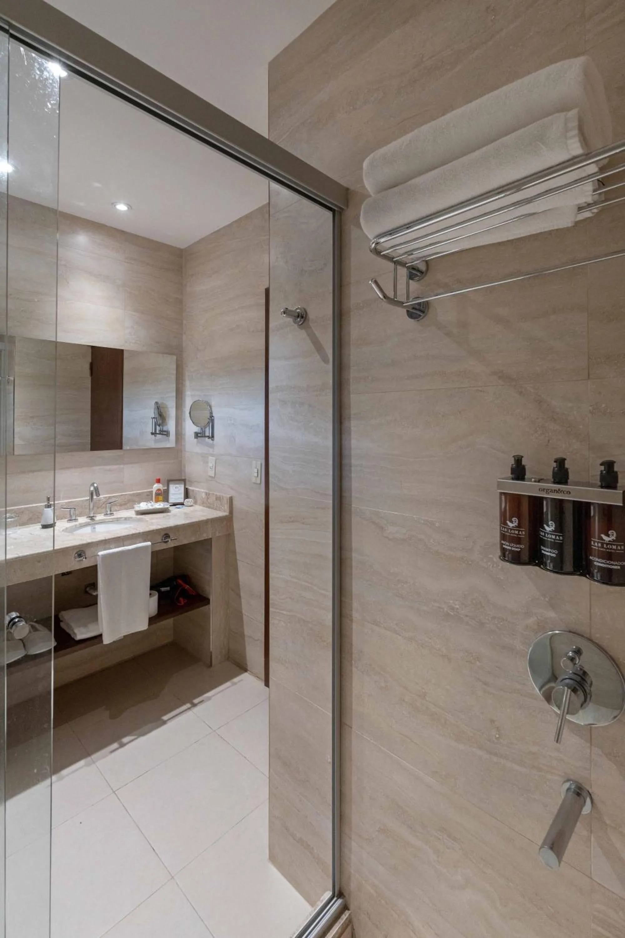 Shower in Las Lomas Casa Hotel