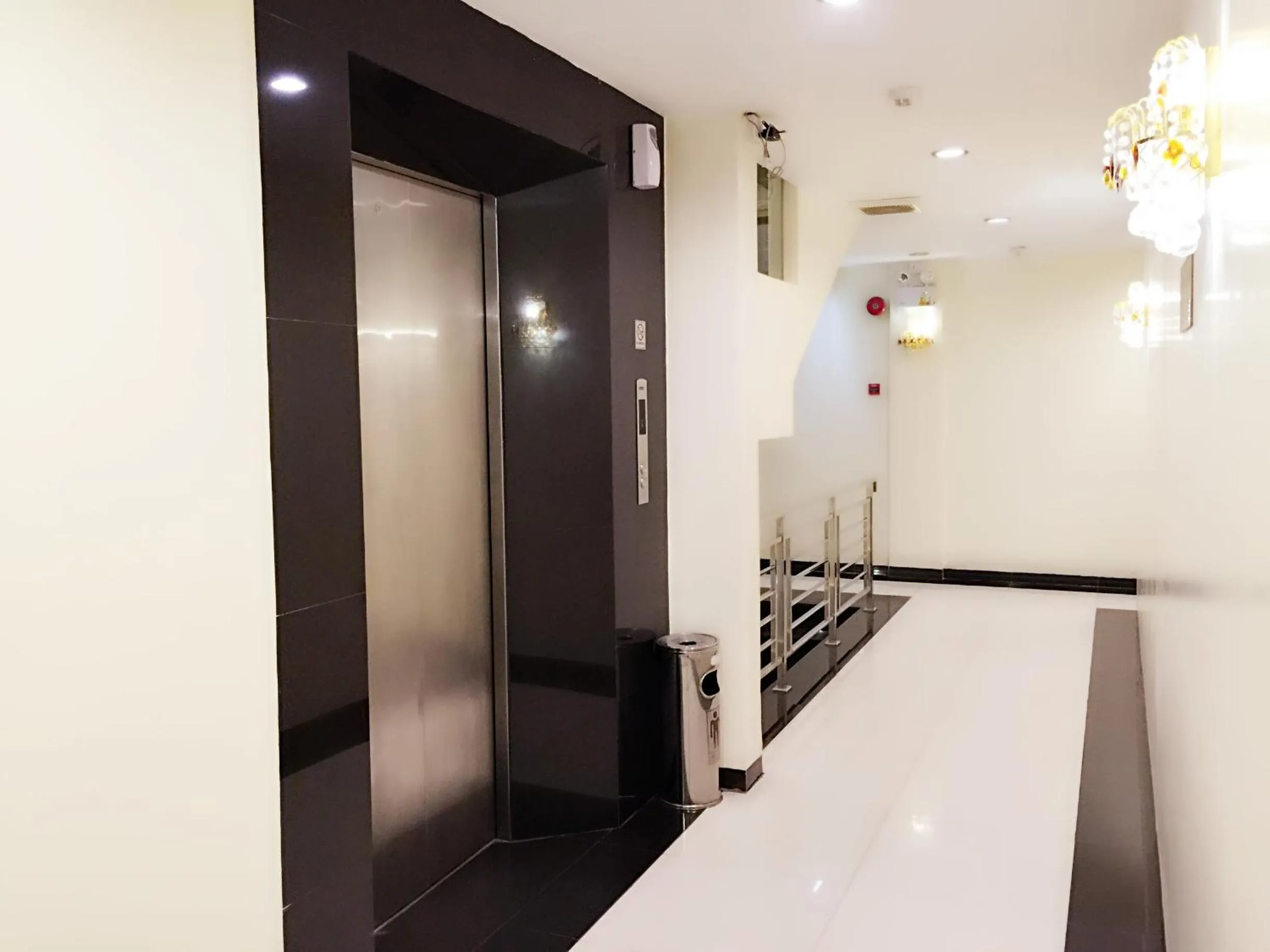 elevator in De Best Hotel