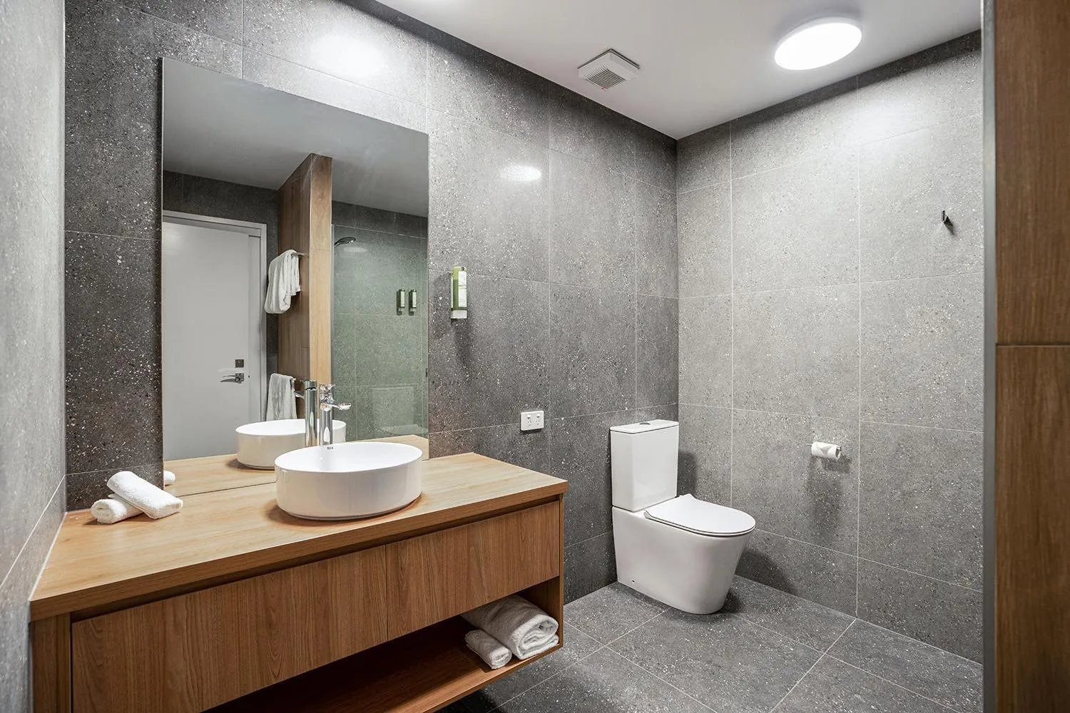 Toilet in City Golf Club Motel