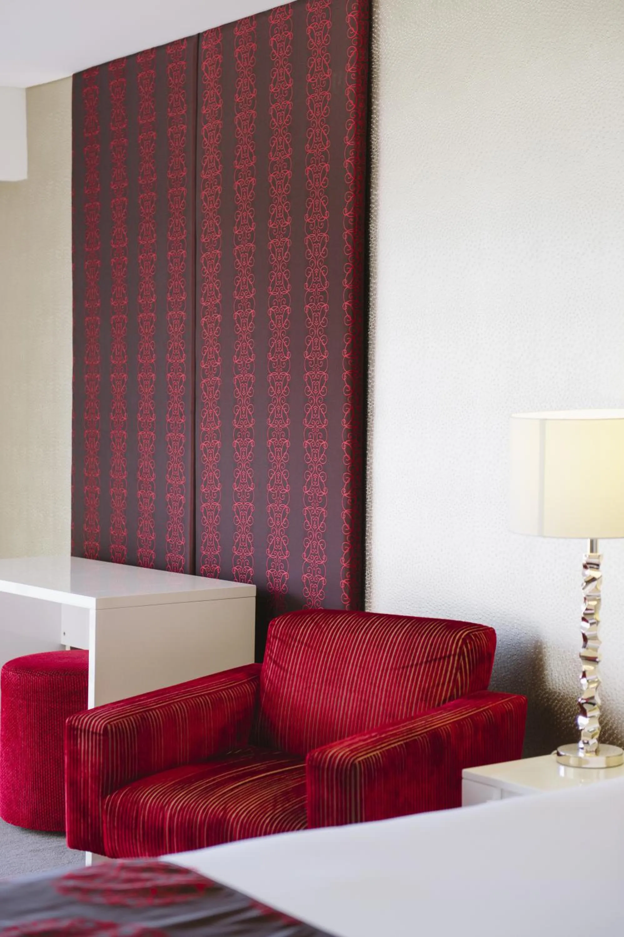 Decorative detail, Bed in City Golf Club Motel