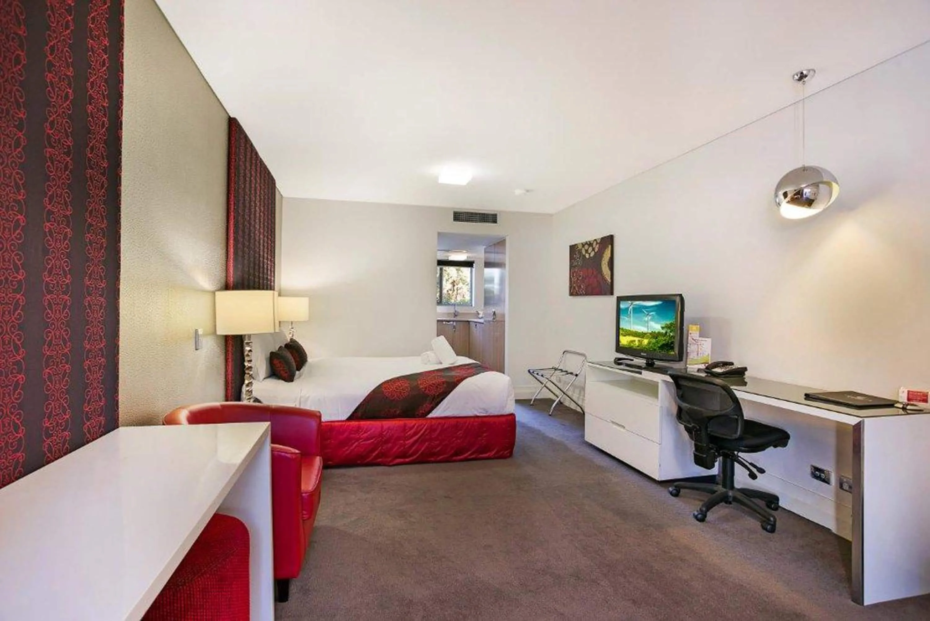 Photo of the whole room, Bed in City Golf Club Motel