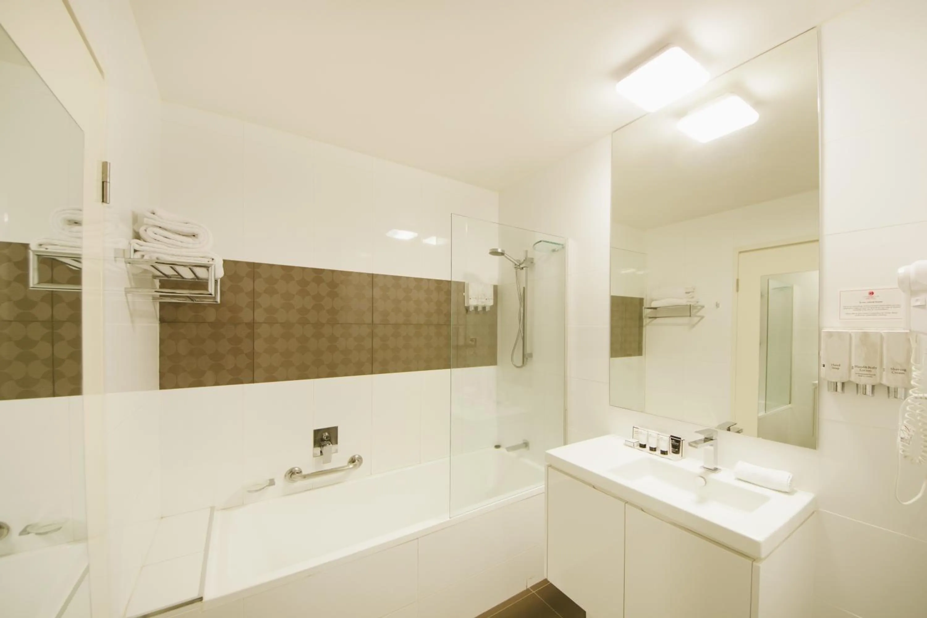 Bathroom in City Golf Club Motel