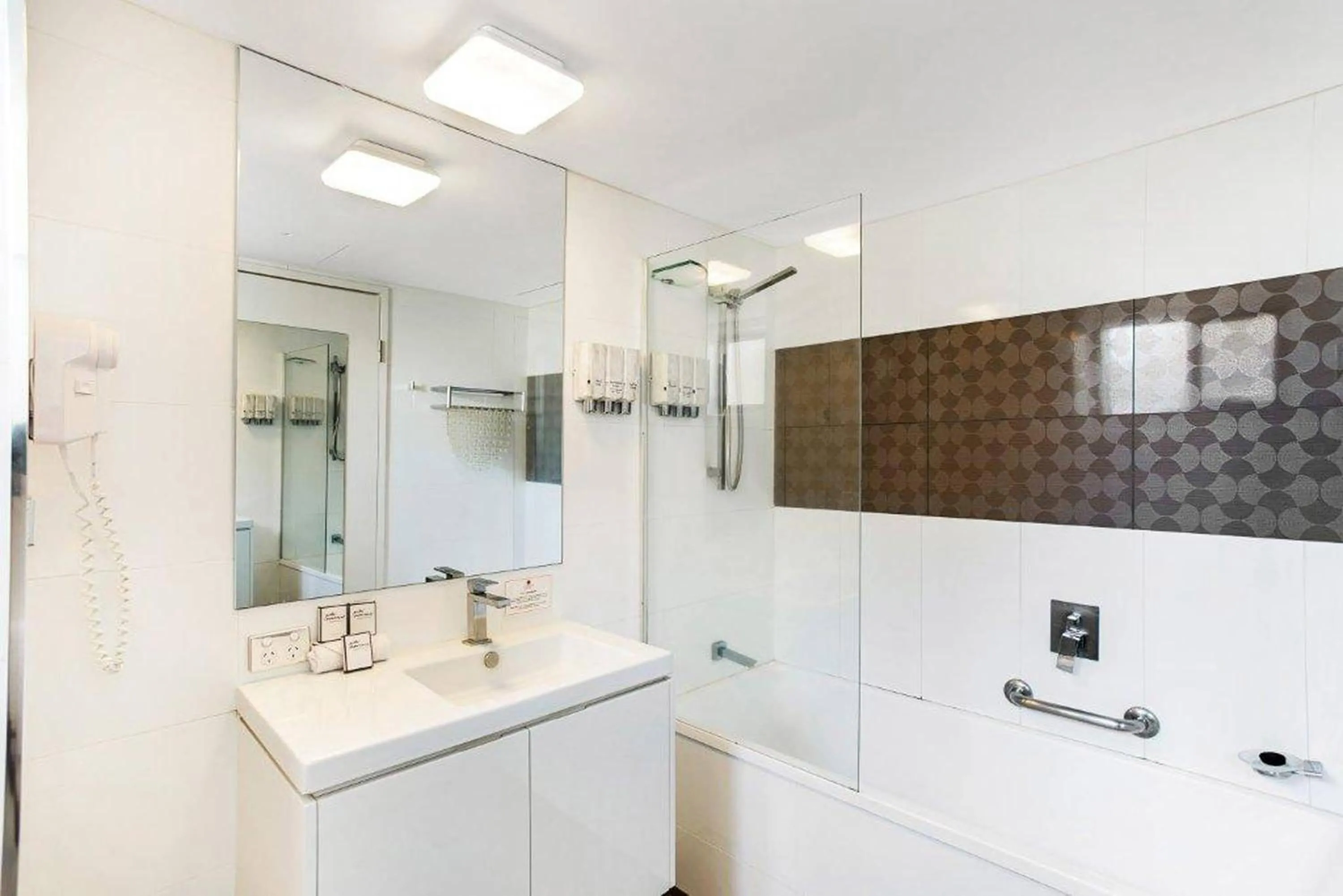 Shower in City Golf Club Motel