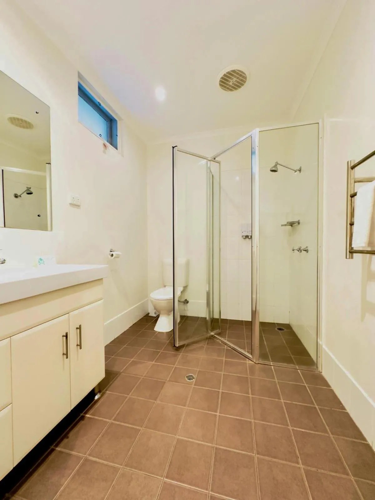 Shower in Merivale Motel