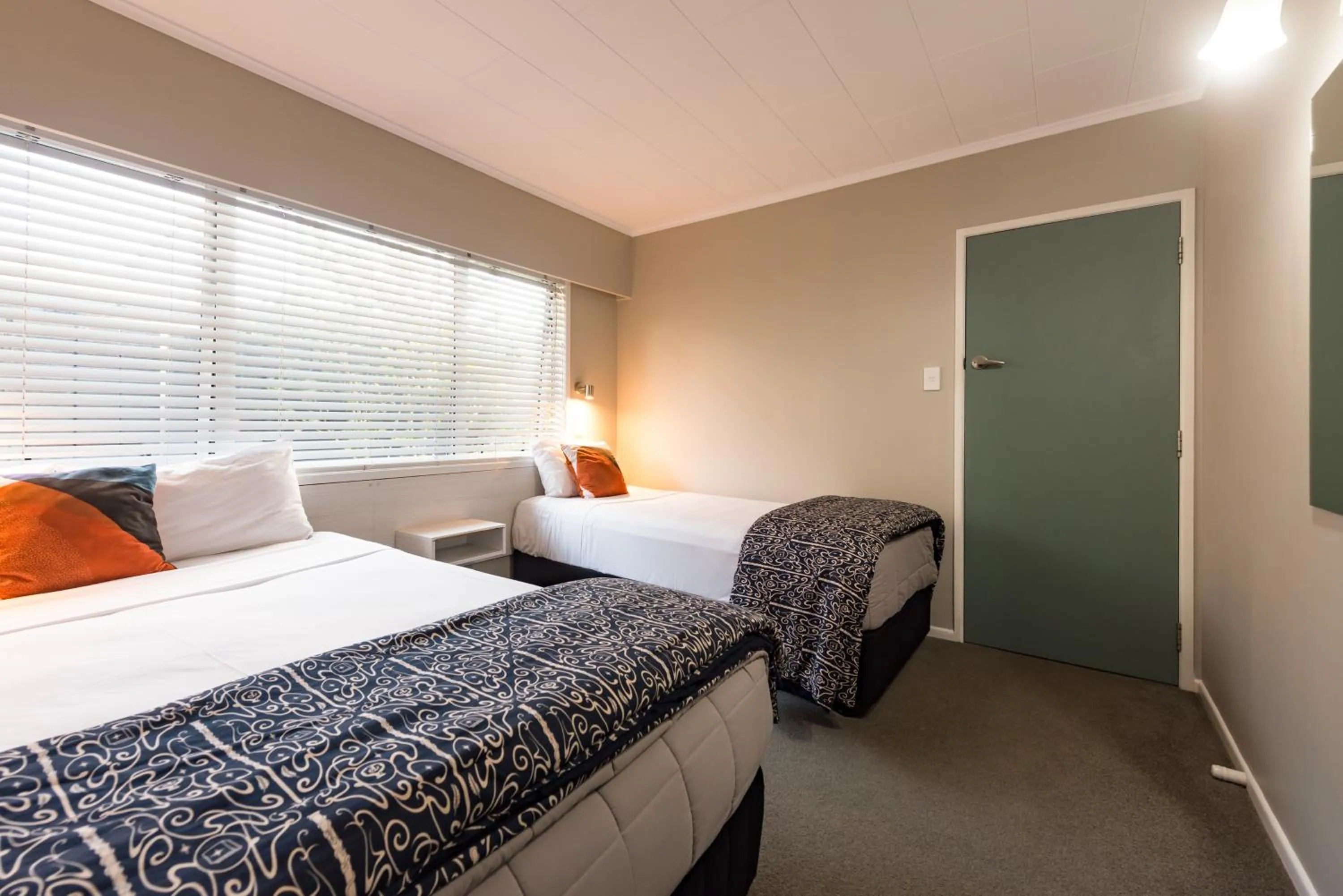 Bedroom, Bed in Averill Court Motel