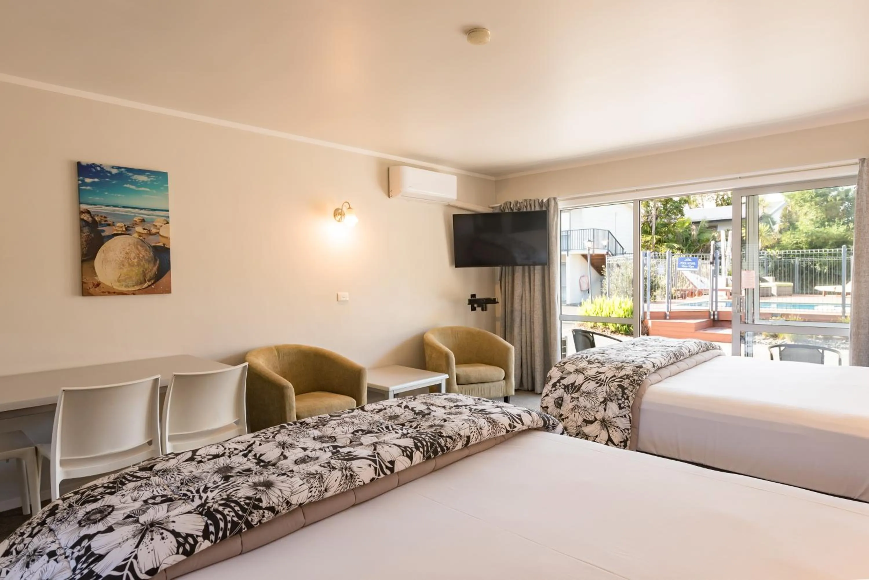 Bed in Averill Court Motel