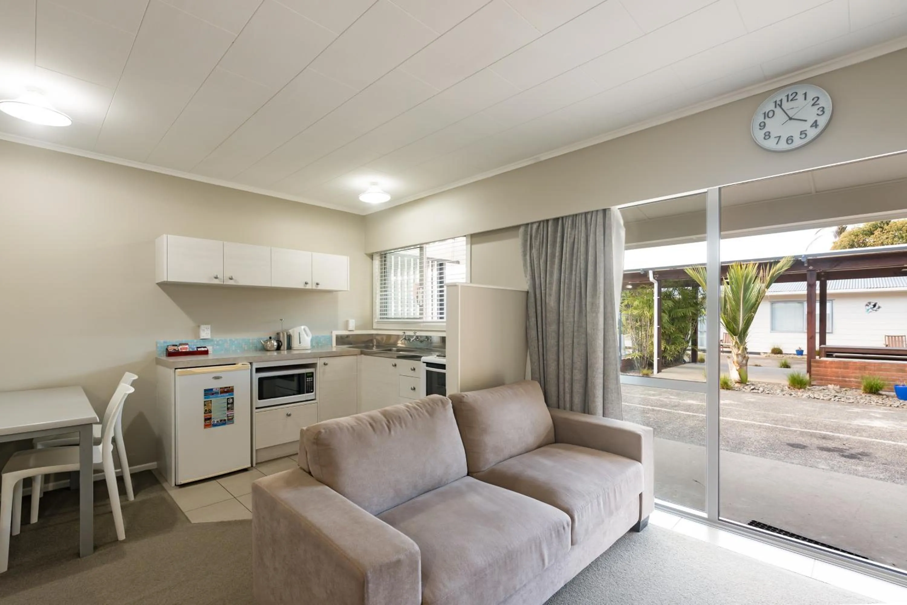 Kitchen or kitchenette in Averill Court Motel