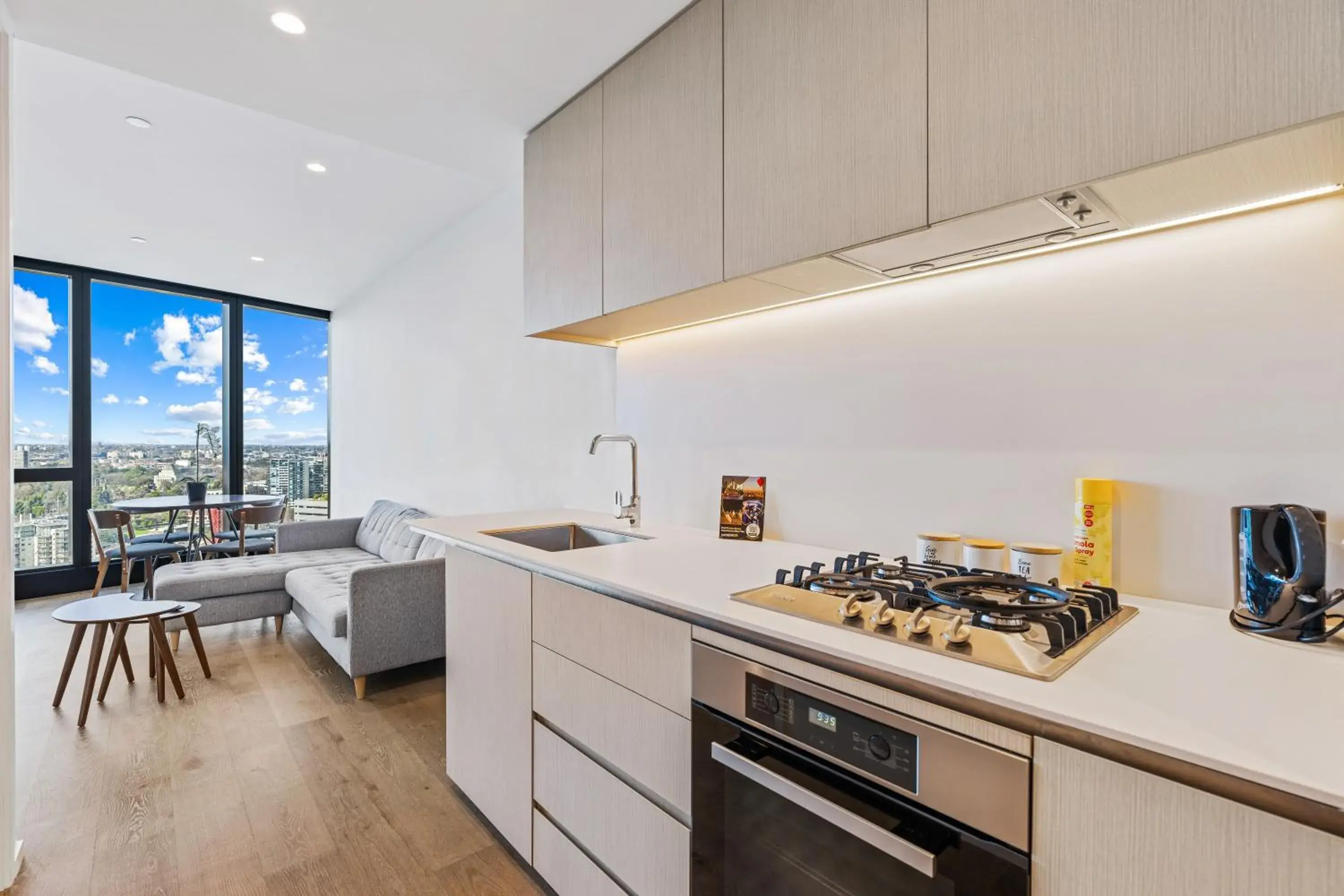 Kitchen or kitchenette in CLLIX Australia 108 Apartments Kitchen or kitchenette in CLLIX Australia 108 Apartments