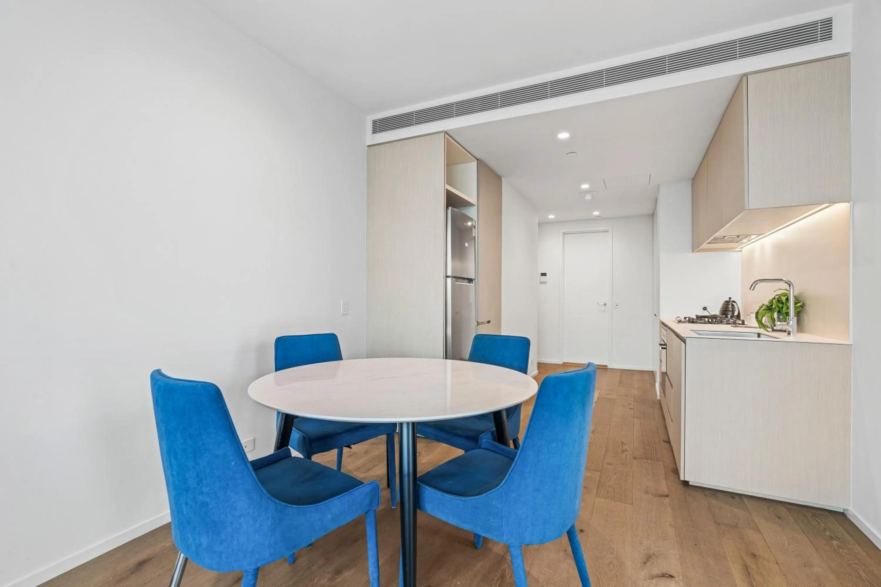 Kitchen or kitchenette in CLLIX Australia 108 Apartments