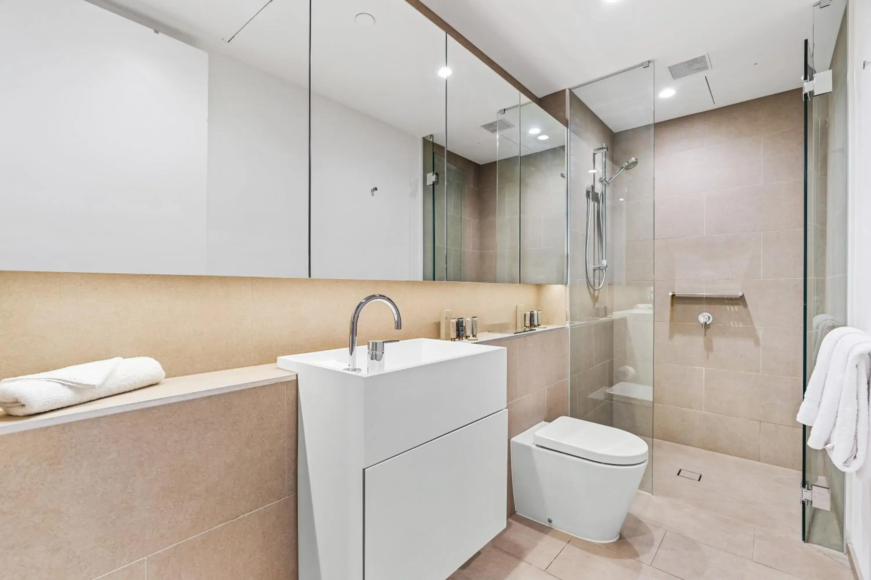 Shower in CLLIX Australia 108 Apartments Shower in CLLIX Australia 108 Apartments