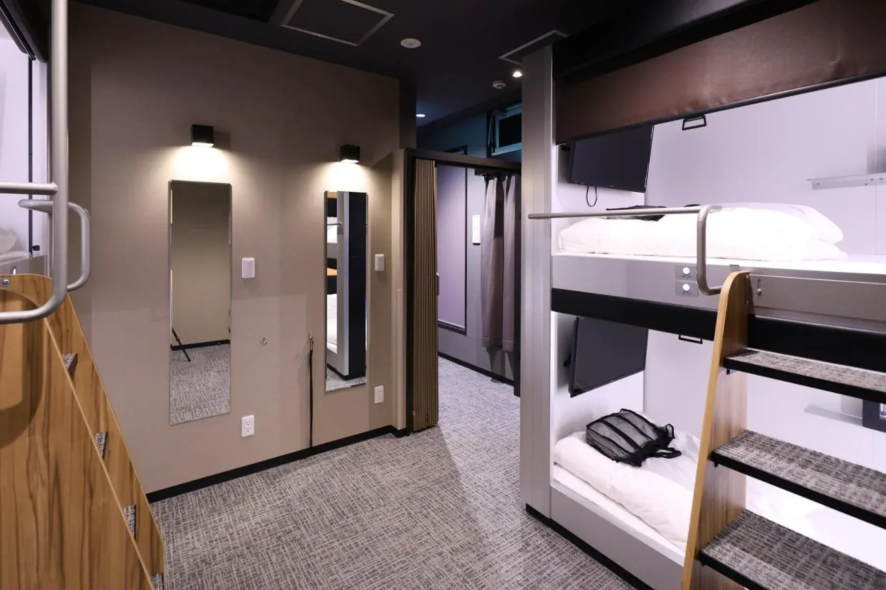 Photo of the whole room in global cabin Yokohama Chinatown Photo of the whole room in global cabin Yokohama Chinatown