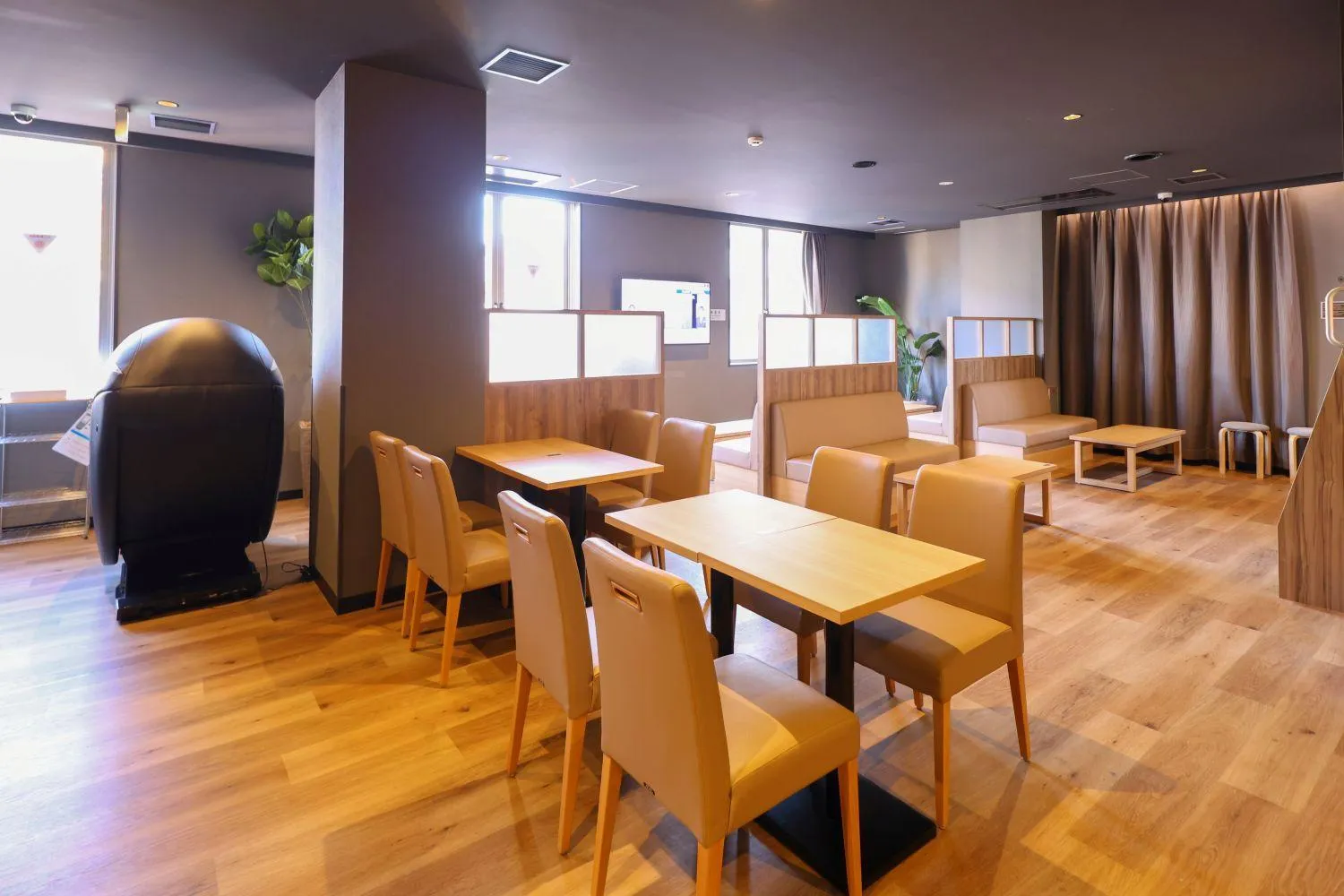 Communal lounge/ TV room in global cabin Yokohama Chinatown