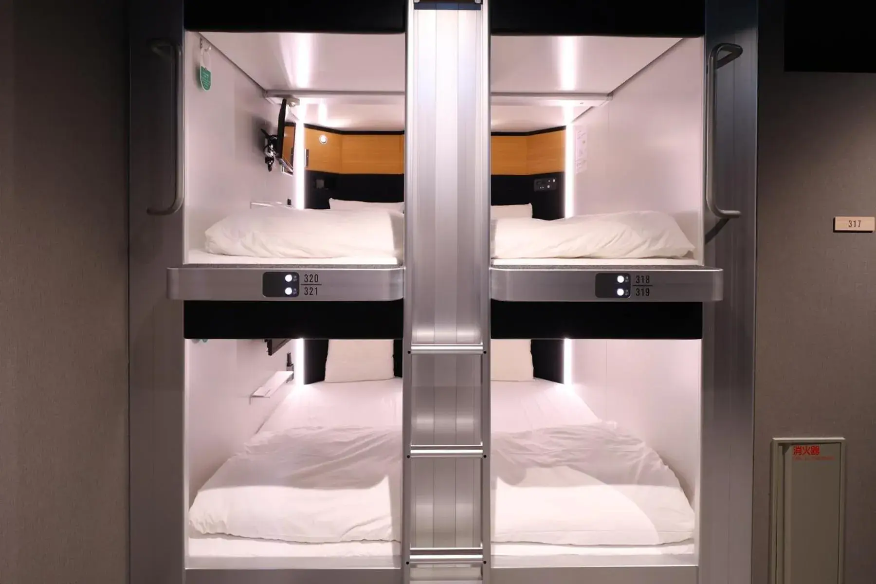 Capsule Room for Male - single occupancy - Upper in global cabin Yokohama Chinatown Capsule Room for Male - single occupancy - Upper in global cabin Yokohama Chinatown