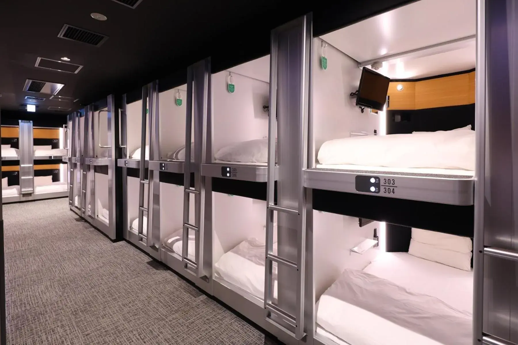 Photo of the whole room in global cabin Yokohama Chinatown Photo of the whole room in global cabin Yokohama Chinatown