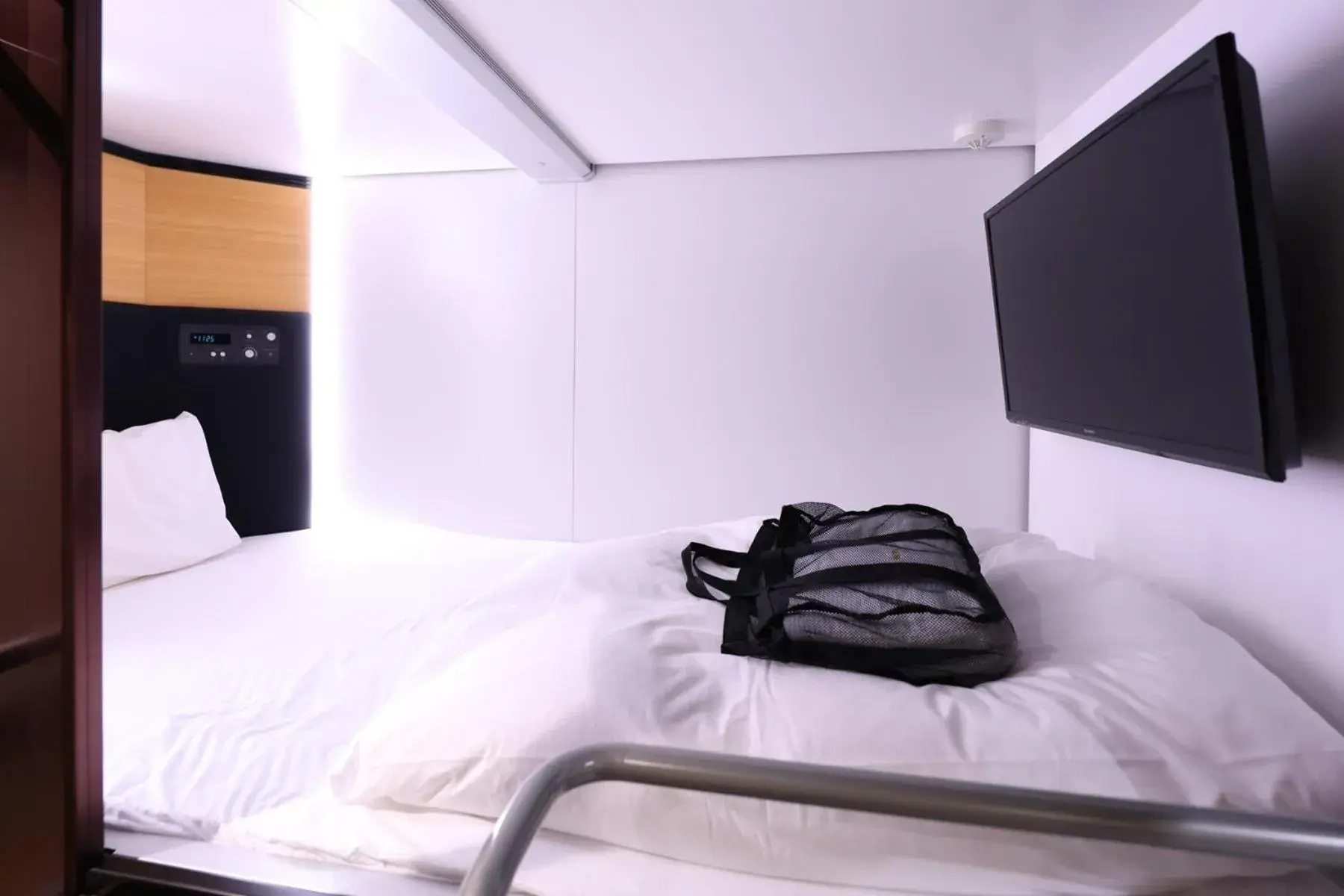 TV and multimedia, Bed in global cabin Yokohama Chinatown TV and multimedia, Bed in global cabin Yokohama Chinatown