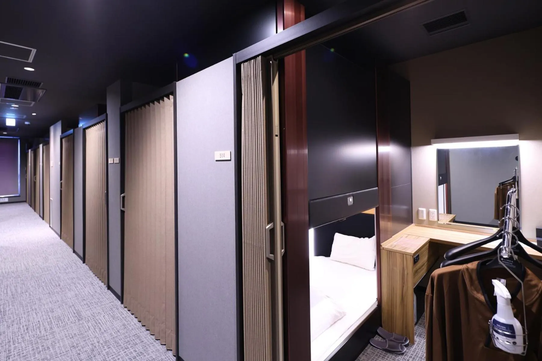 Photo of the whole room in global cabin Yokohama Chinatown