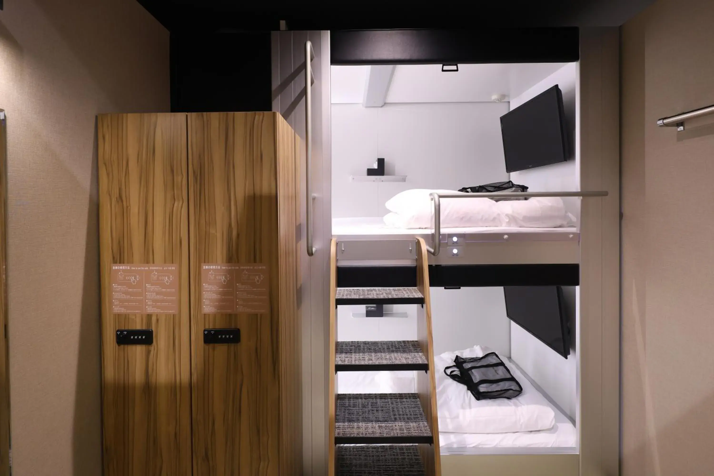 Photo of the whole room in global cabin Yokohama Chinatown Photo of the whole room in global cabin Yokohama Chinatown