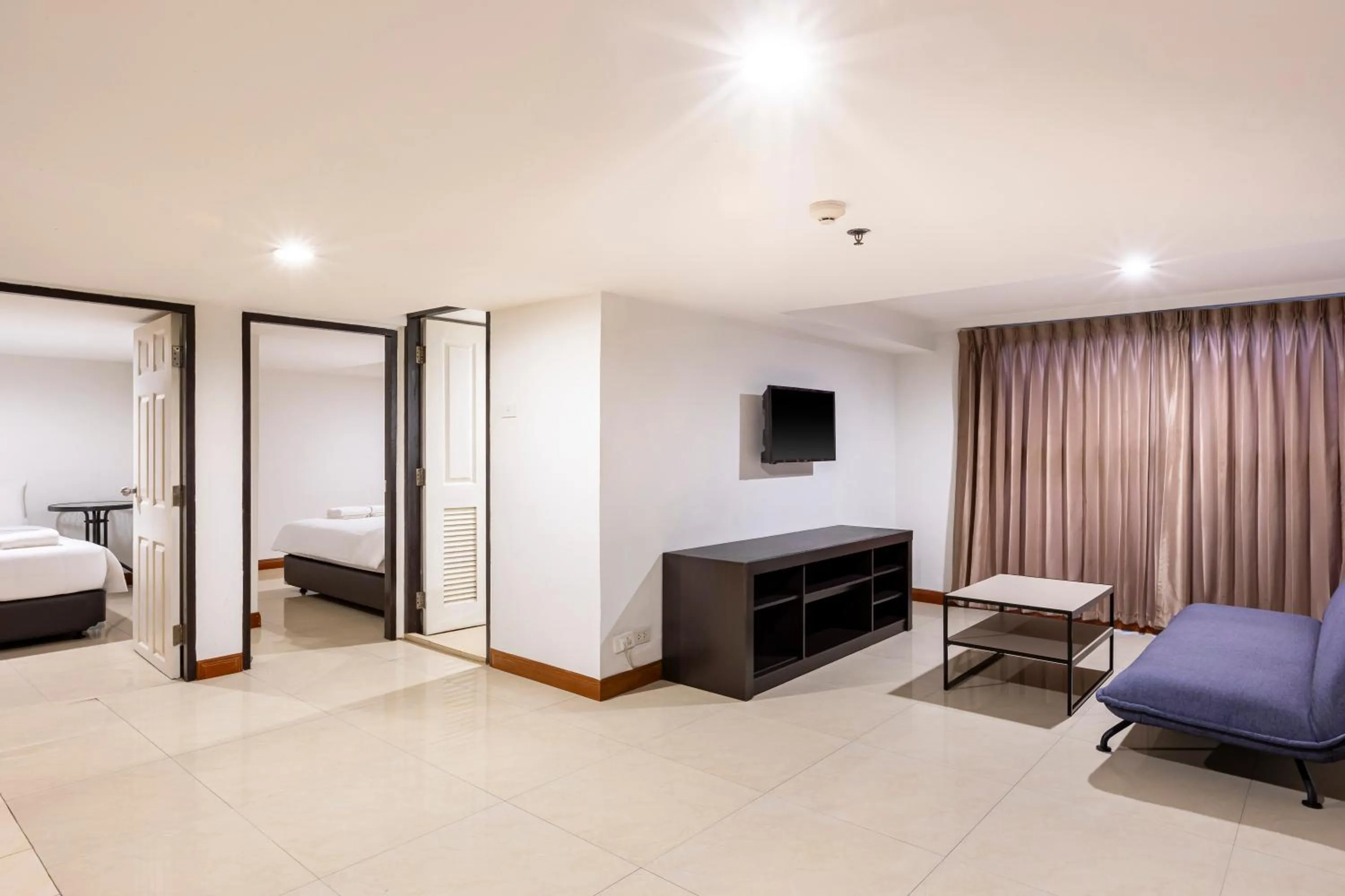 Living room, Bed in Teja Hotel