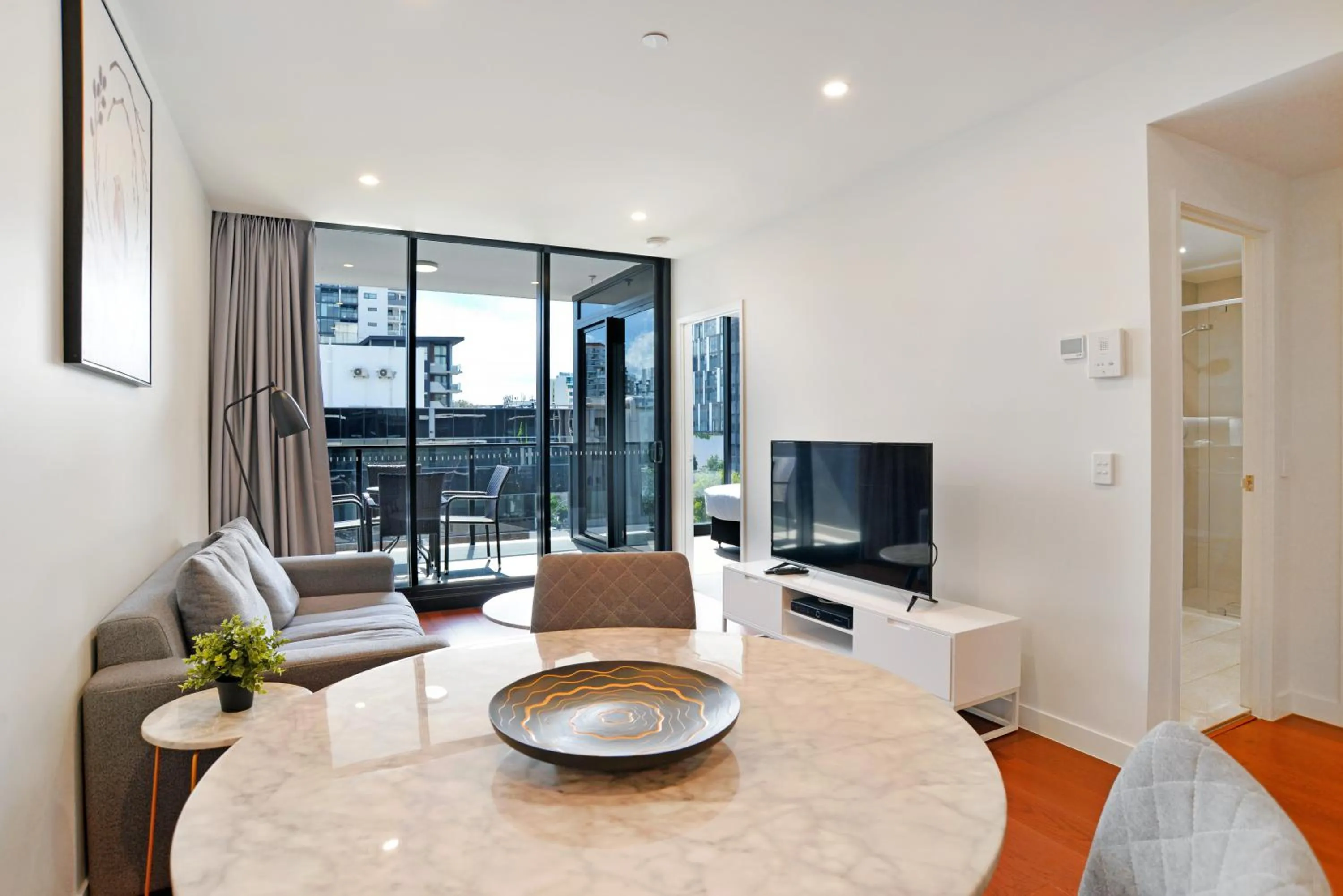 TV and multimedia in Atlas Apartments by CLLIX