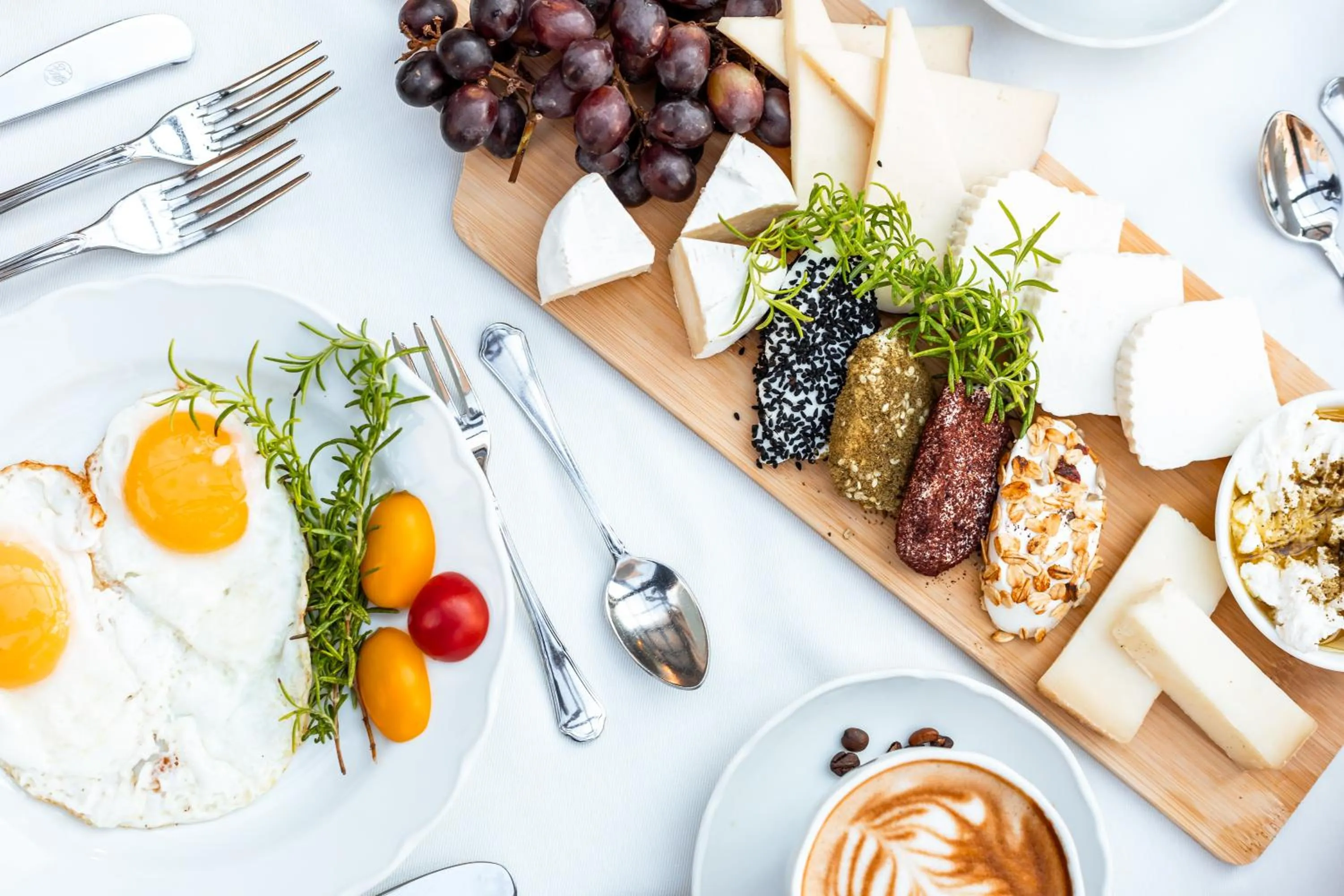 Food and drinks in Edmond Luxury Hotel & Spa