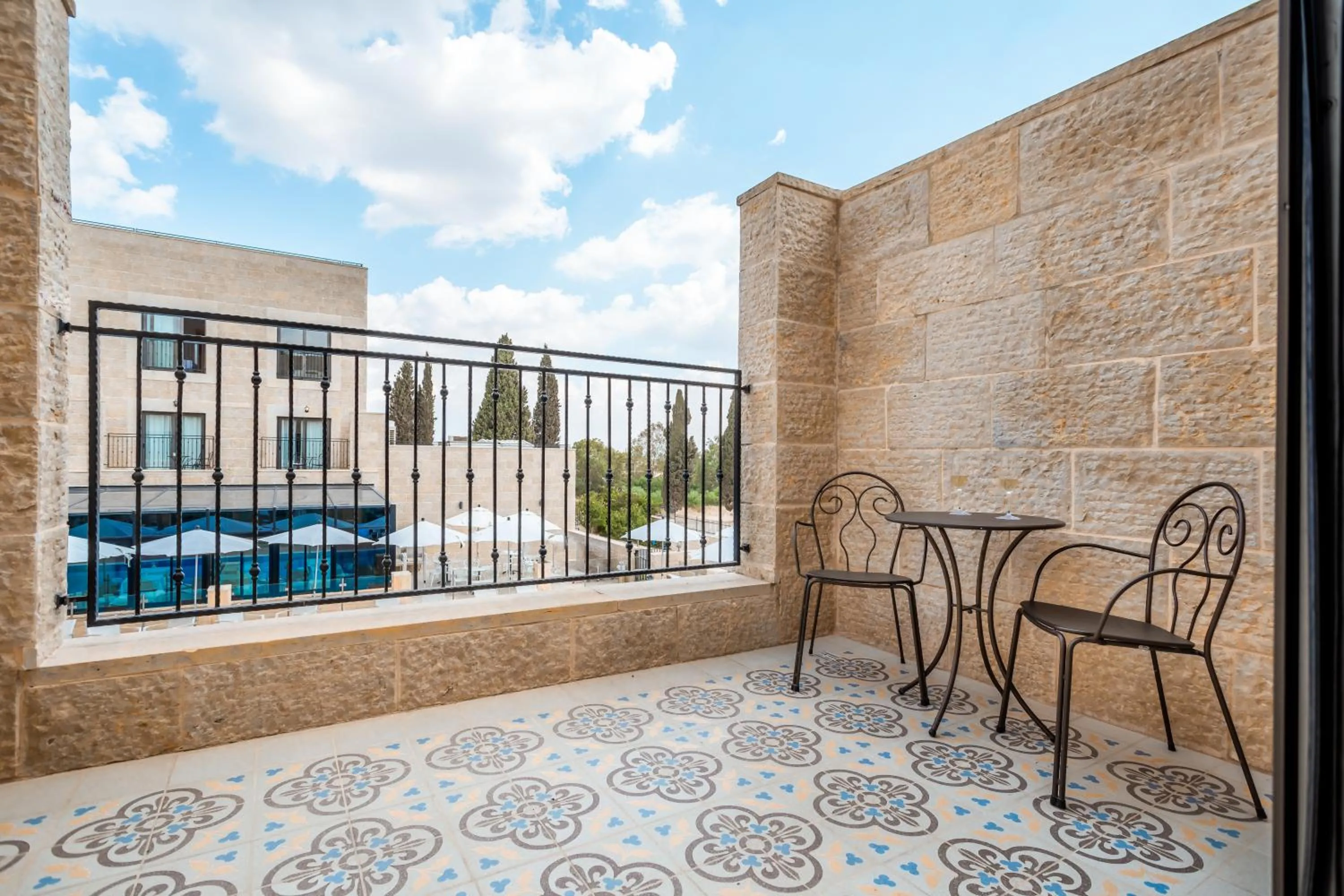 Patio in Edmond Luxury Hotel & Spa