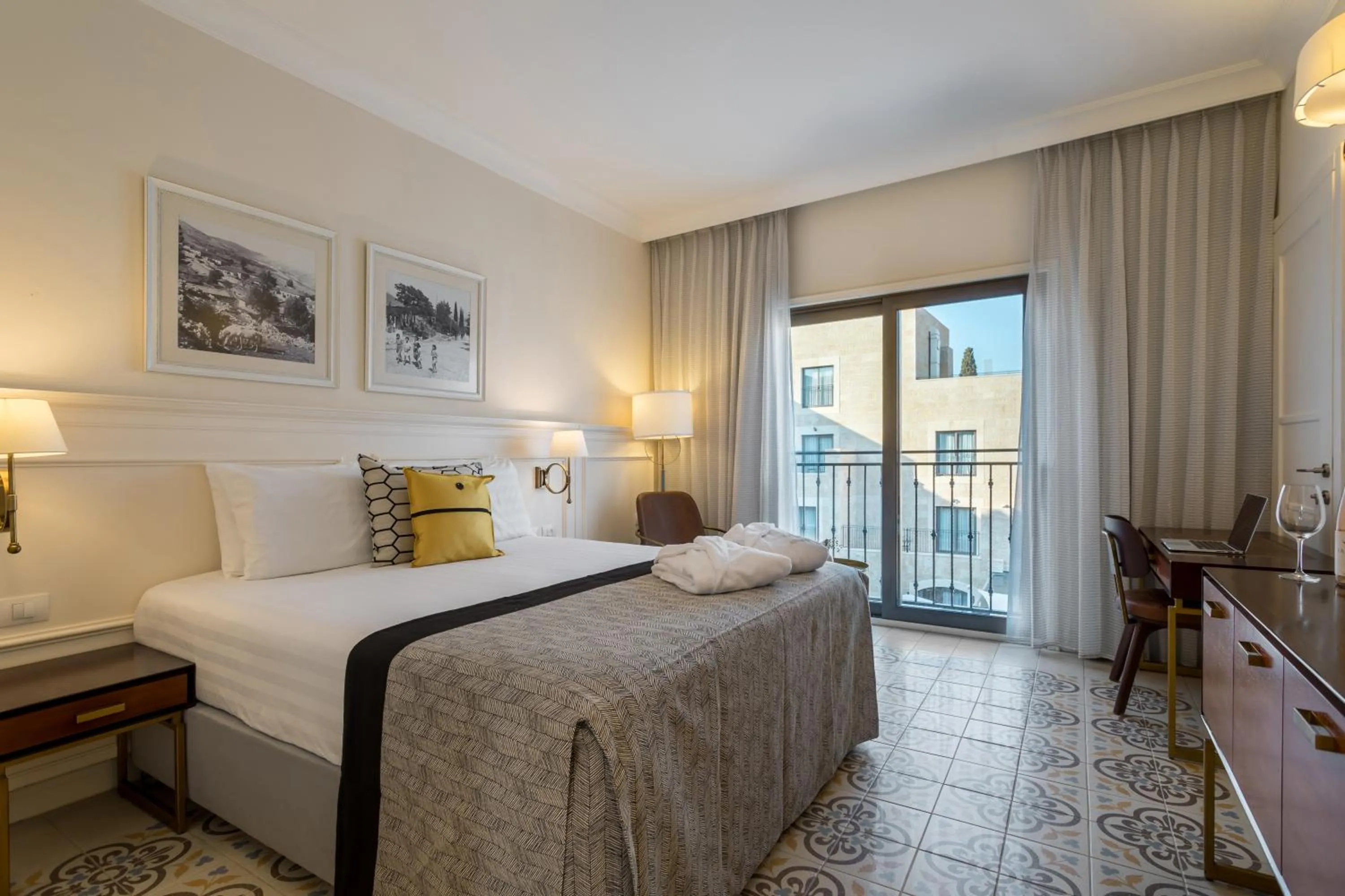 Photo of the whole room, Bed in Edmond Luxury Hotel & Spa