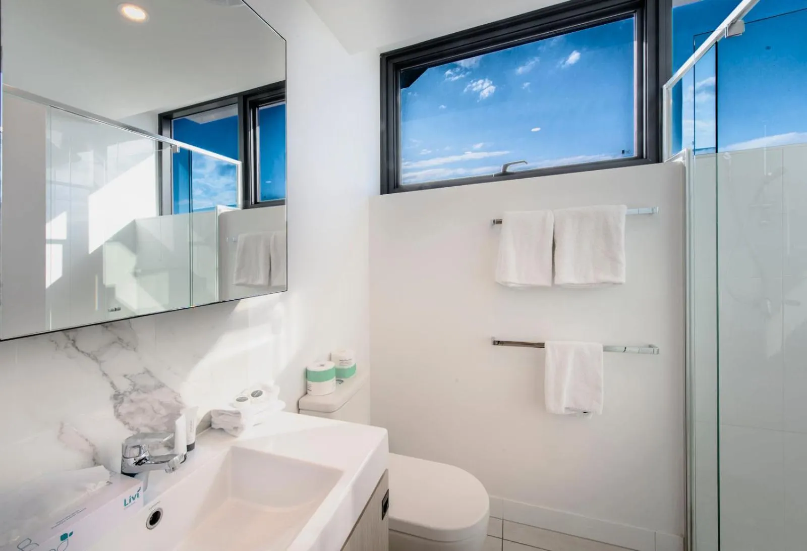 Shower in Hope Street Apartments by CLLIX