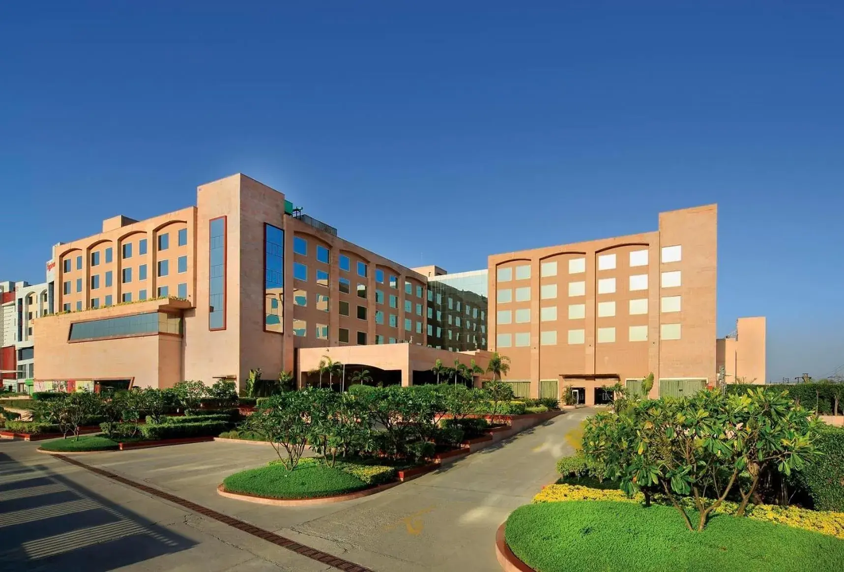 Property building in Yashail Hotel Haridwar Property building in Yashail Hotel Haridwar