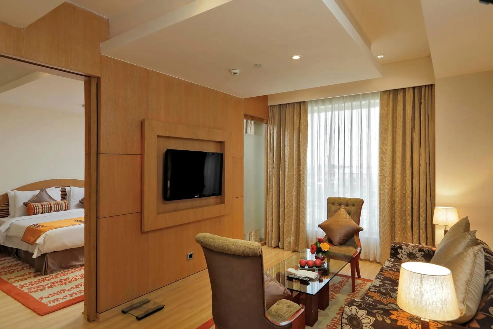 Living room, Bed in Yashail Hotel Haridwar