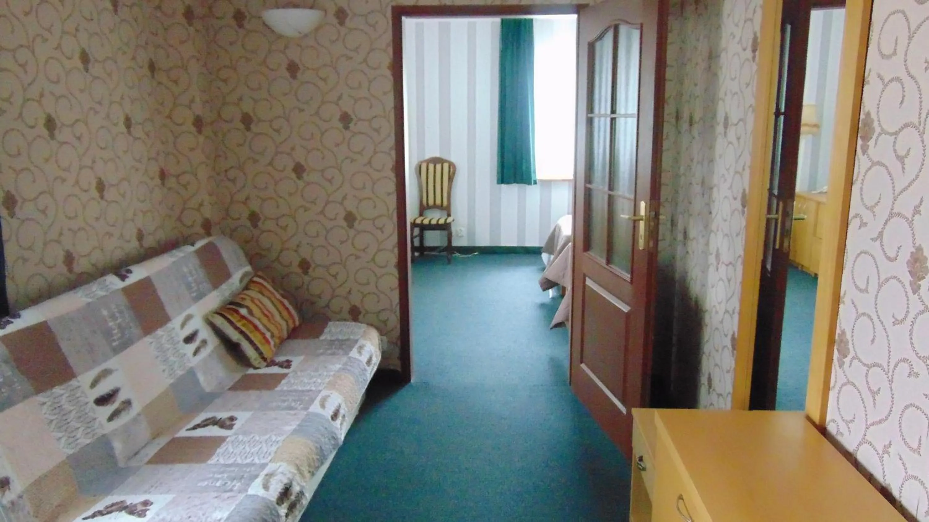 Living room, Bed in Hotel Zbyszko