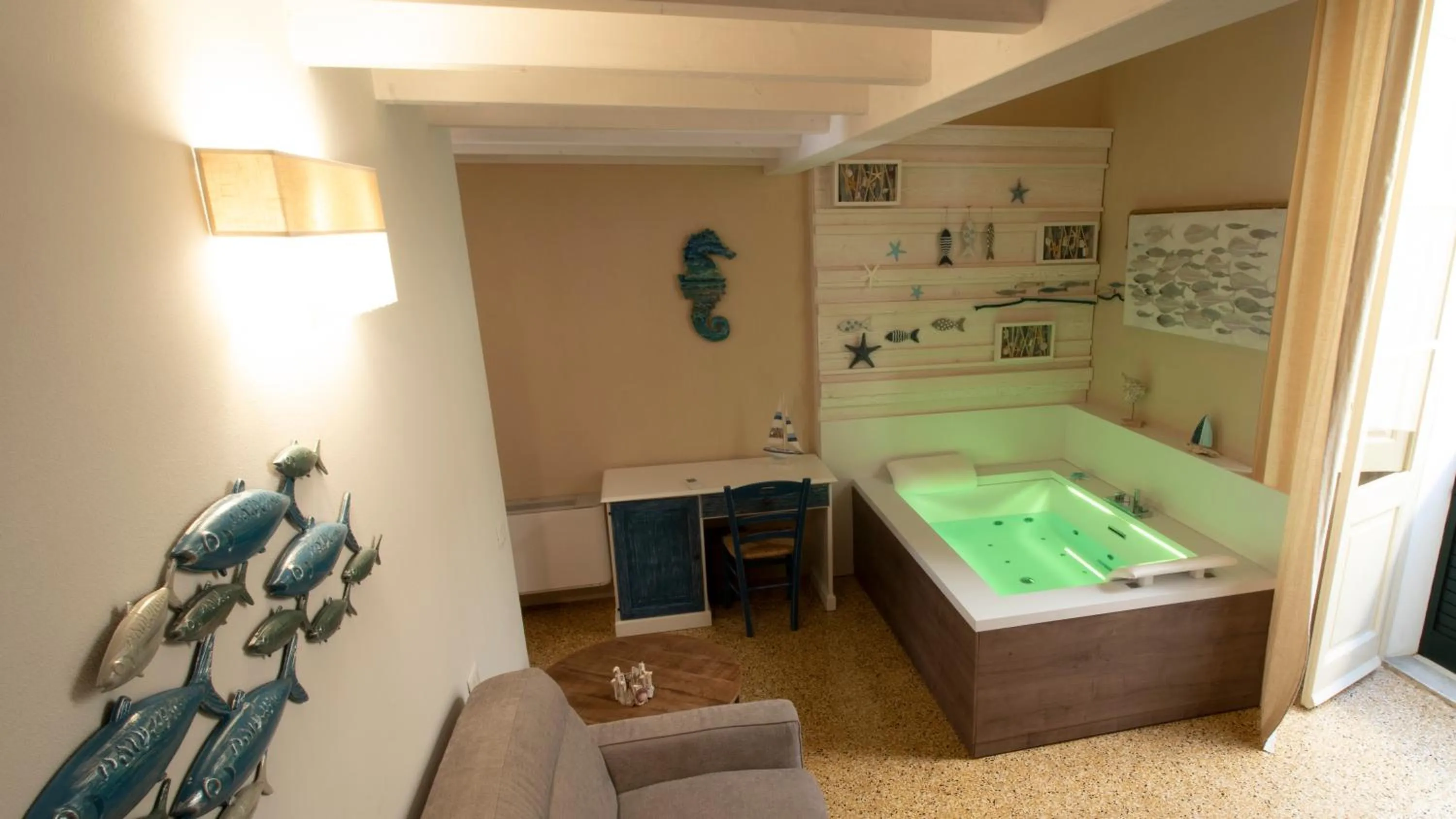 Hot Tub in Il Giardino Della Regina