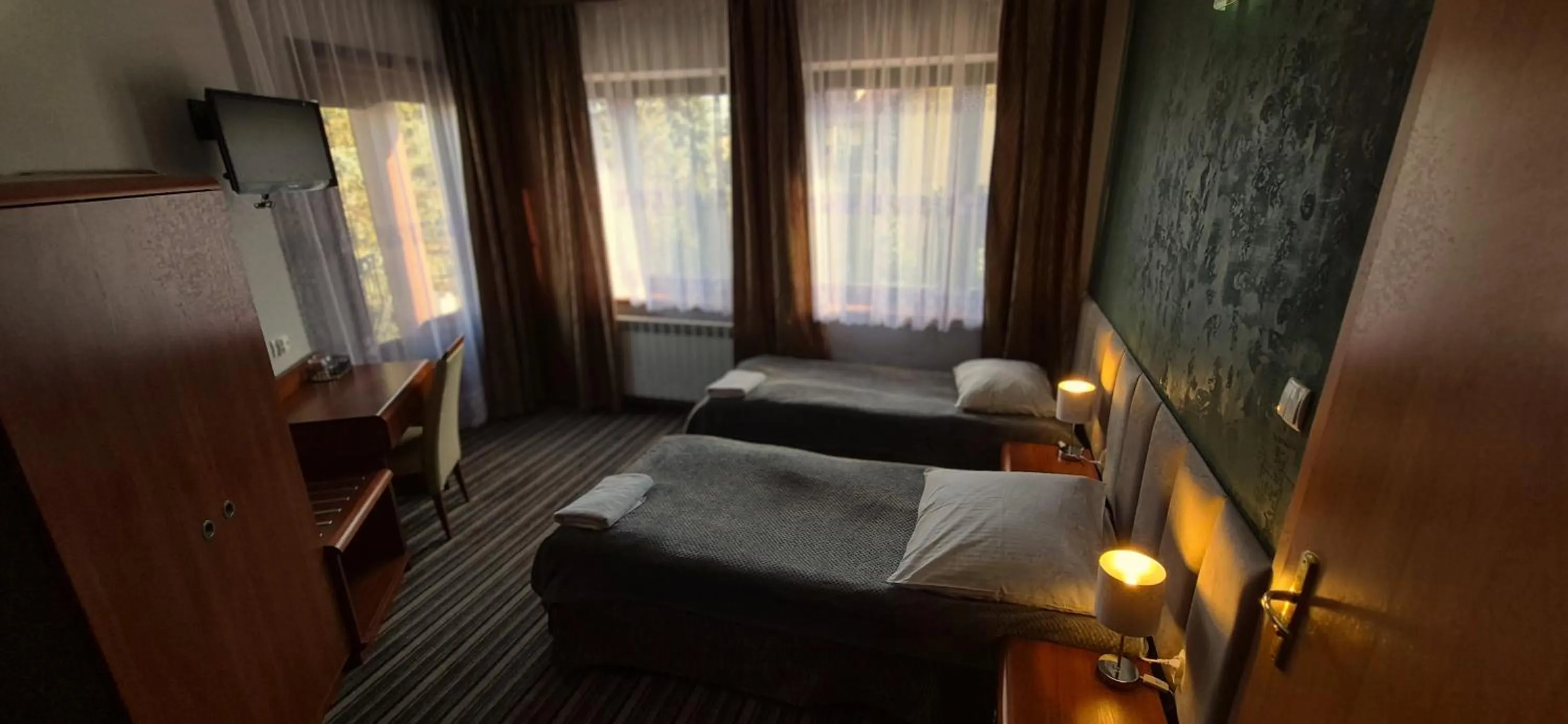 Balcony/Terrace, Bed in Hotel Rypsówka