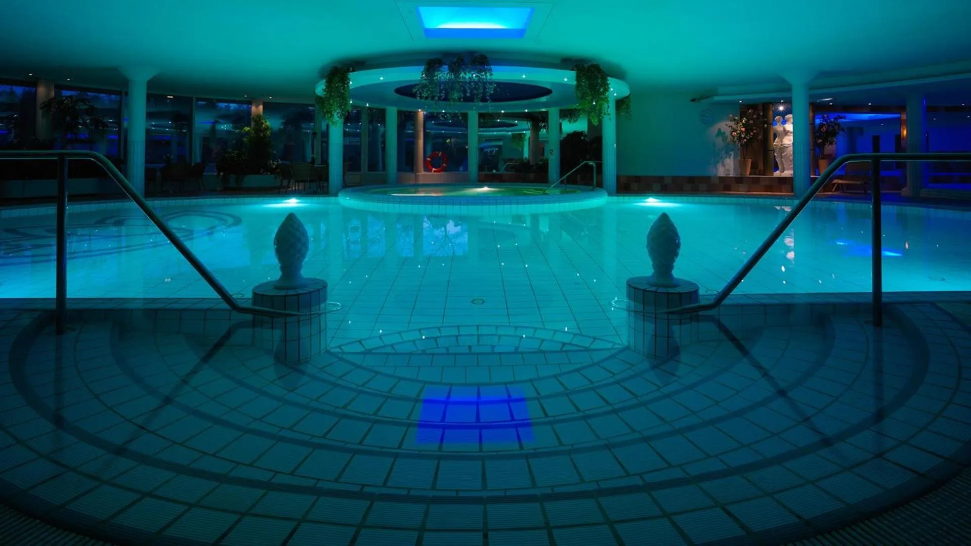 Swimming pool in Ruissalo Spa Hotel