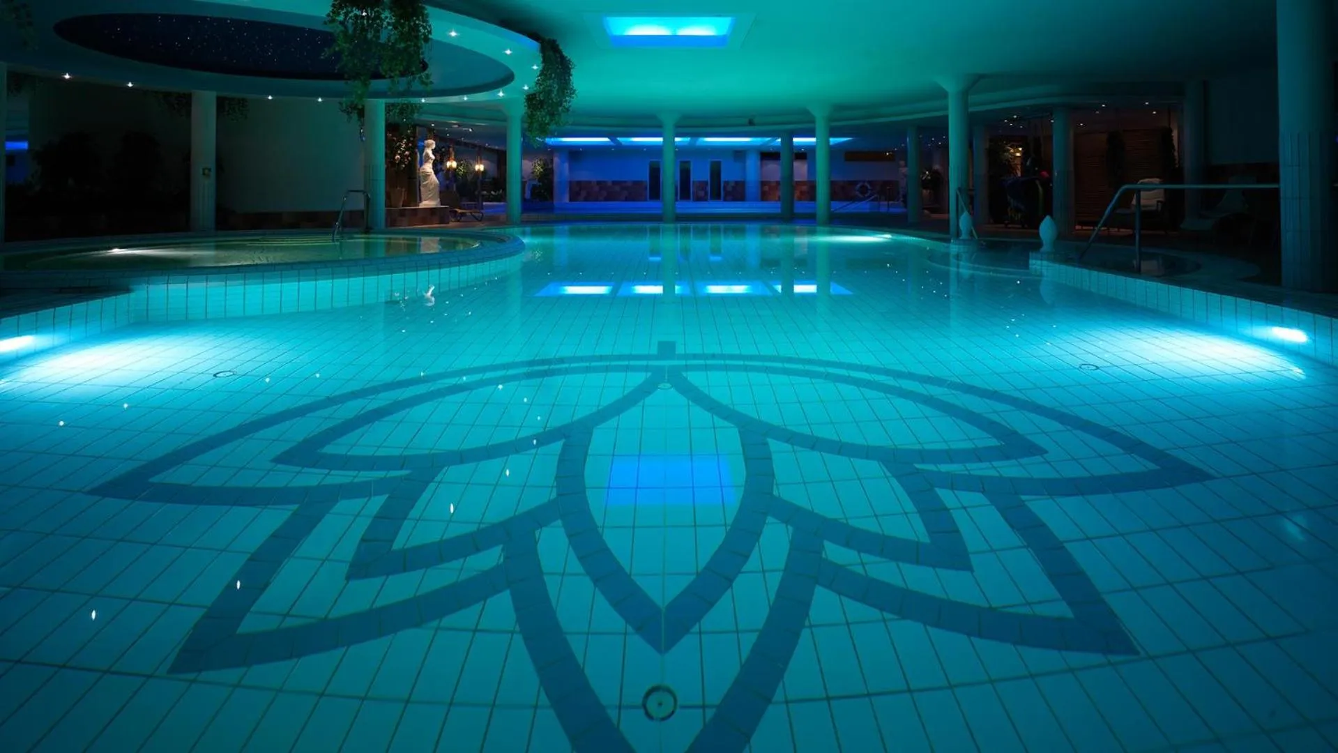 Swimming pool in Ruissalo Spa Hotel