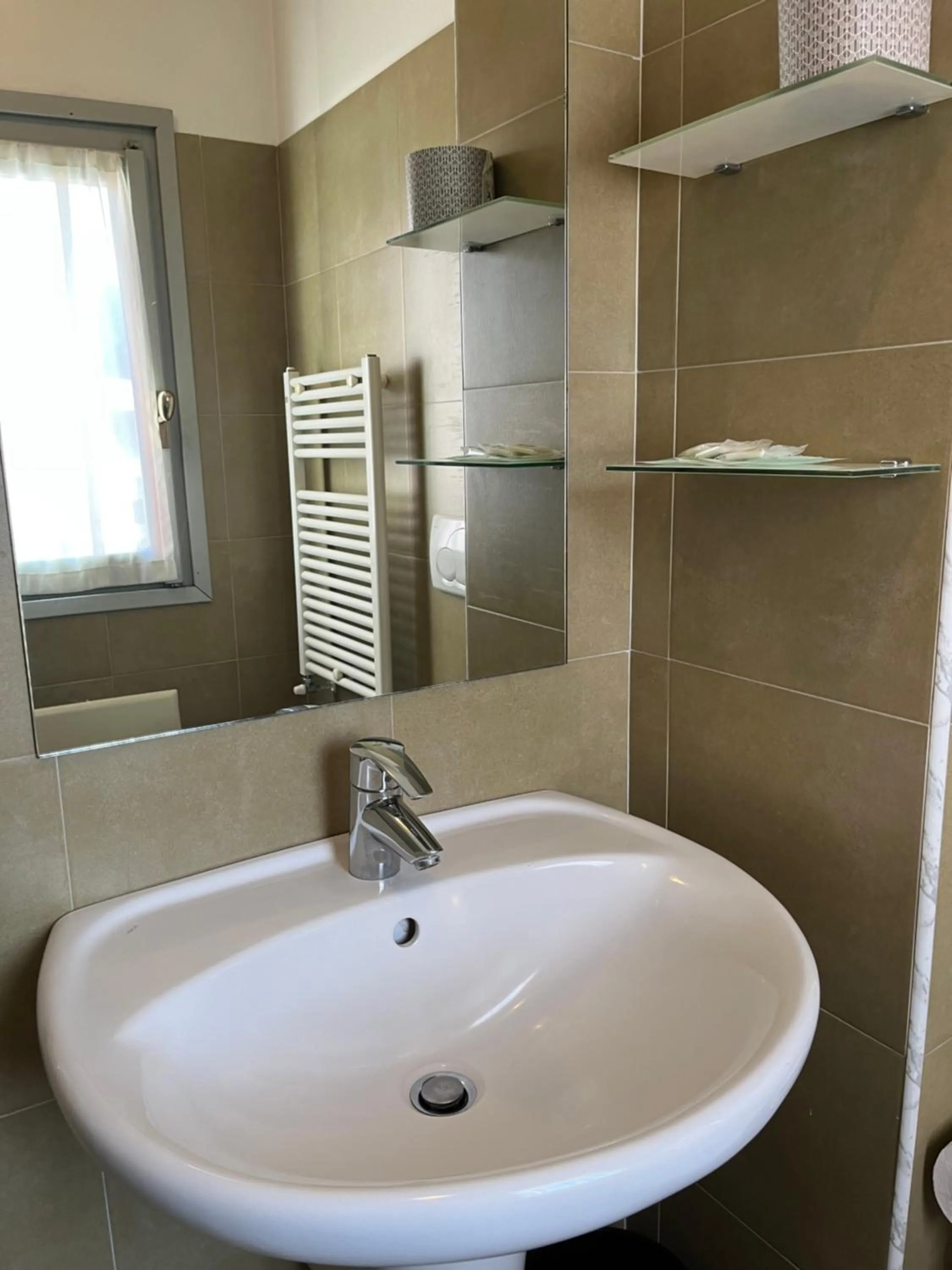 Shower in Hotel Aurora