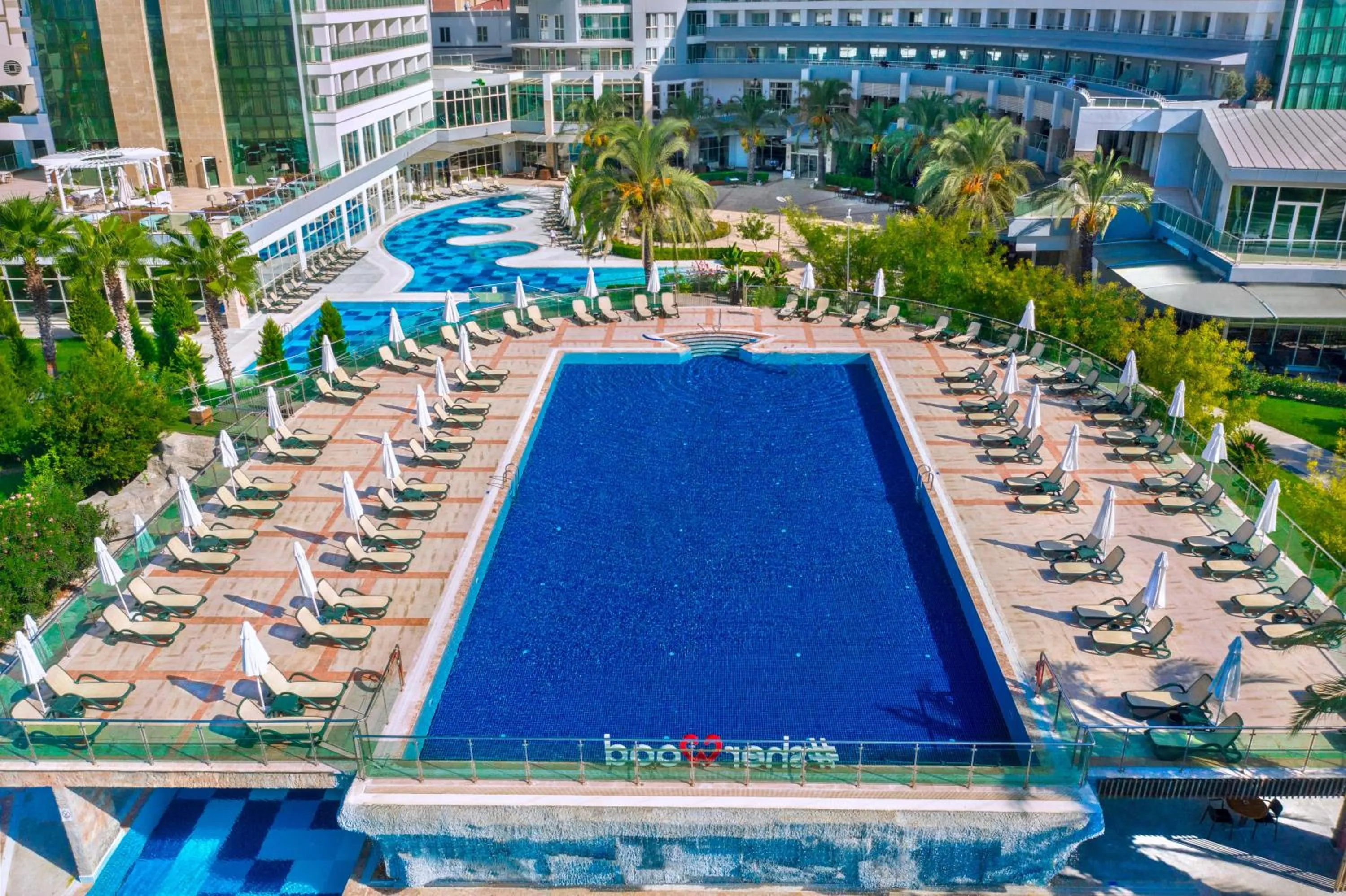 Swimming pool in Sherwood Exclusive Lara