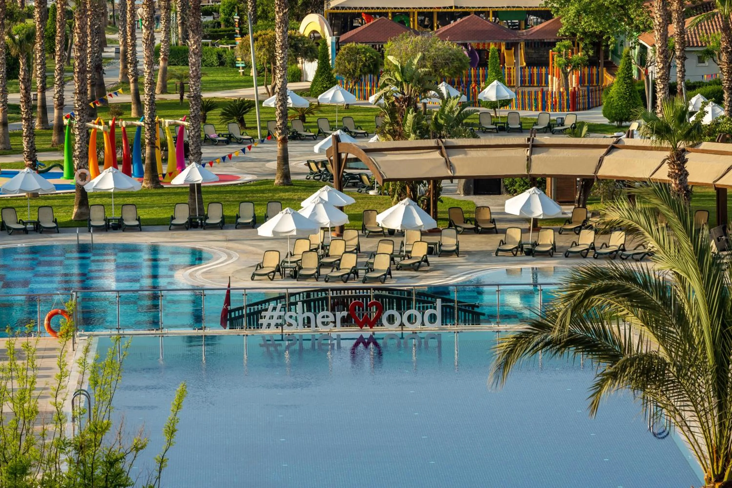 Swimming pool in Sherwood Exclusive Lara