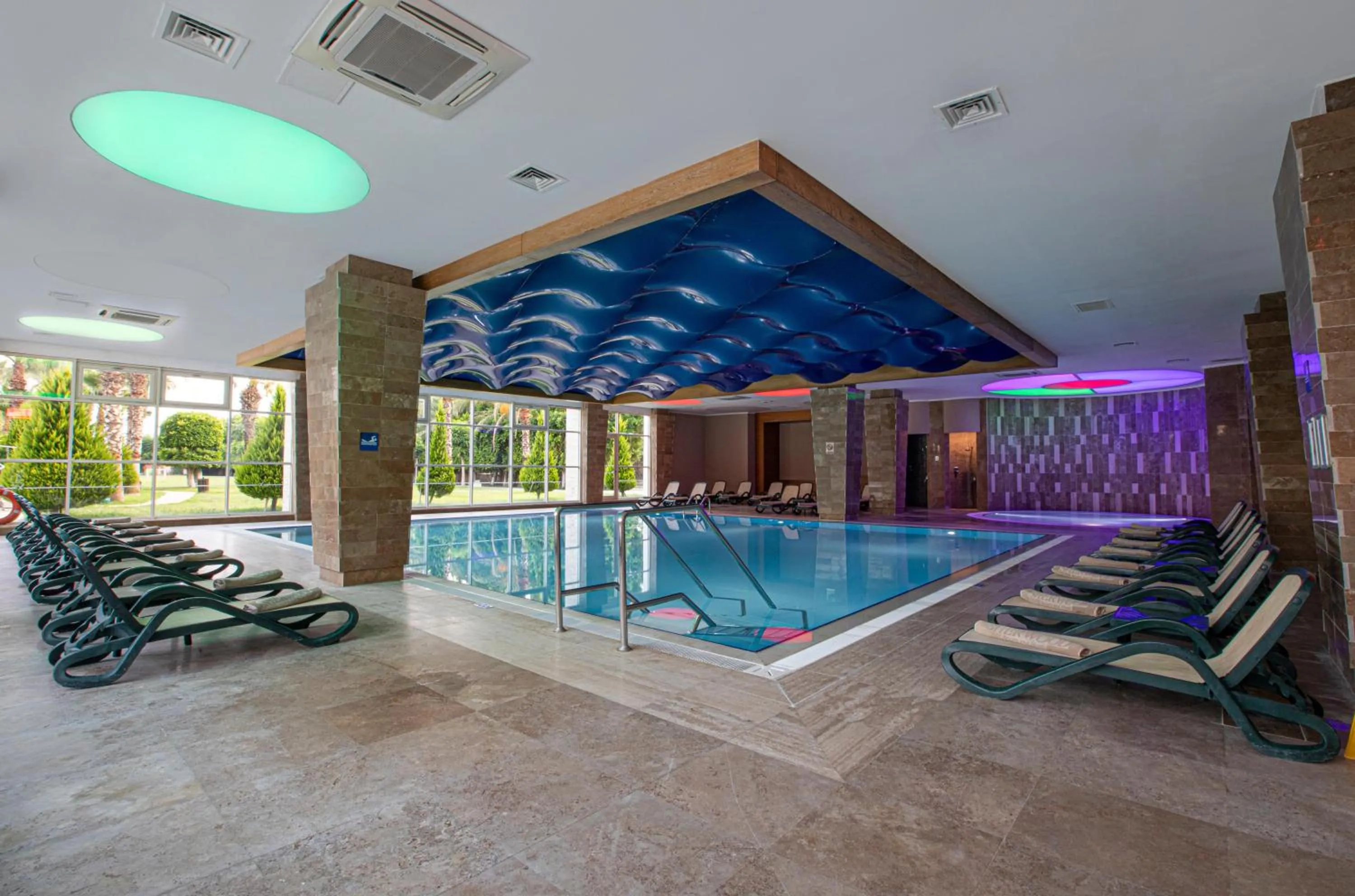 Swimming pool in Sherwood Exclusive Lara