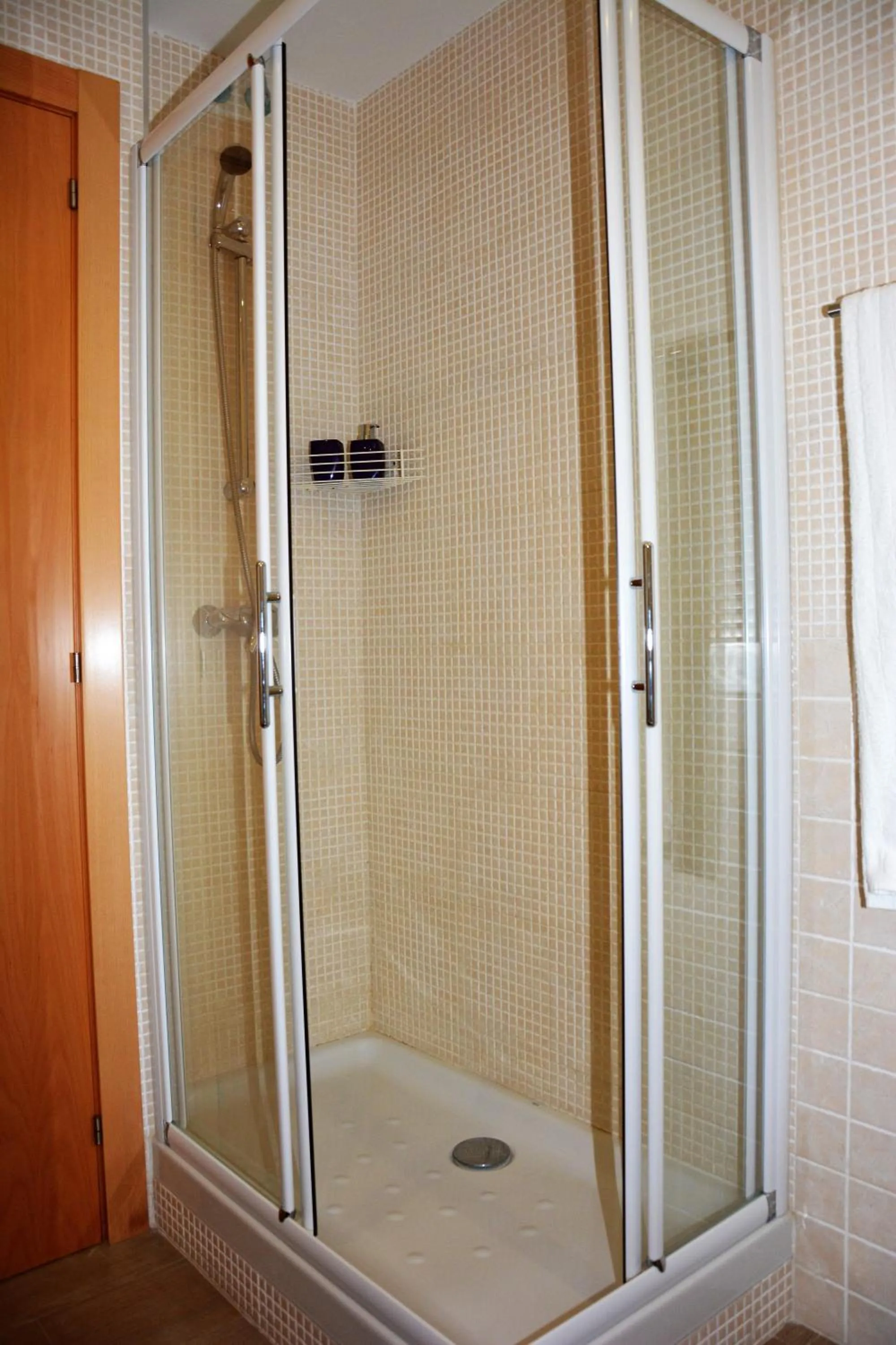 Shower in Villa Sitges La Calma 10 minutes drive Sitges 2 minutes walk Garraf Park AC