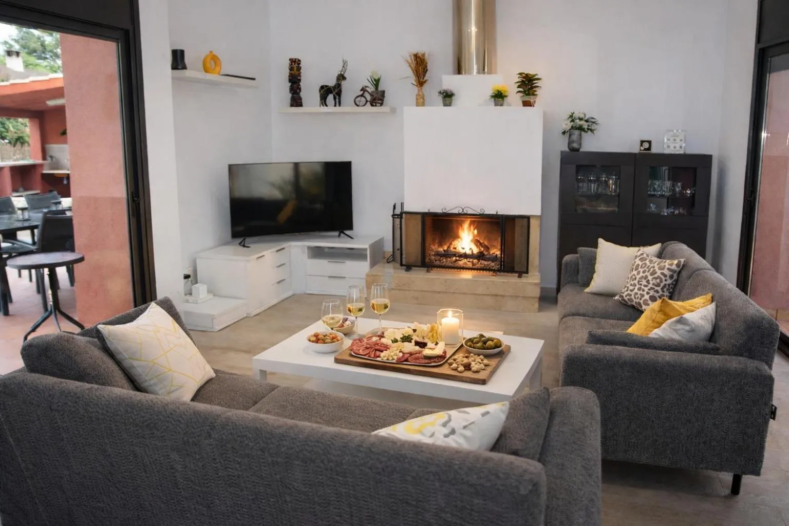 Villa Sitges La Calma 10 minutes drive Sitges 2 minutes walk Garraf Park AC