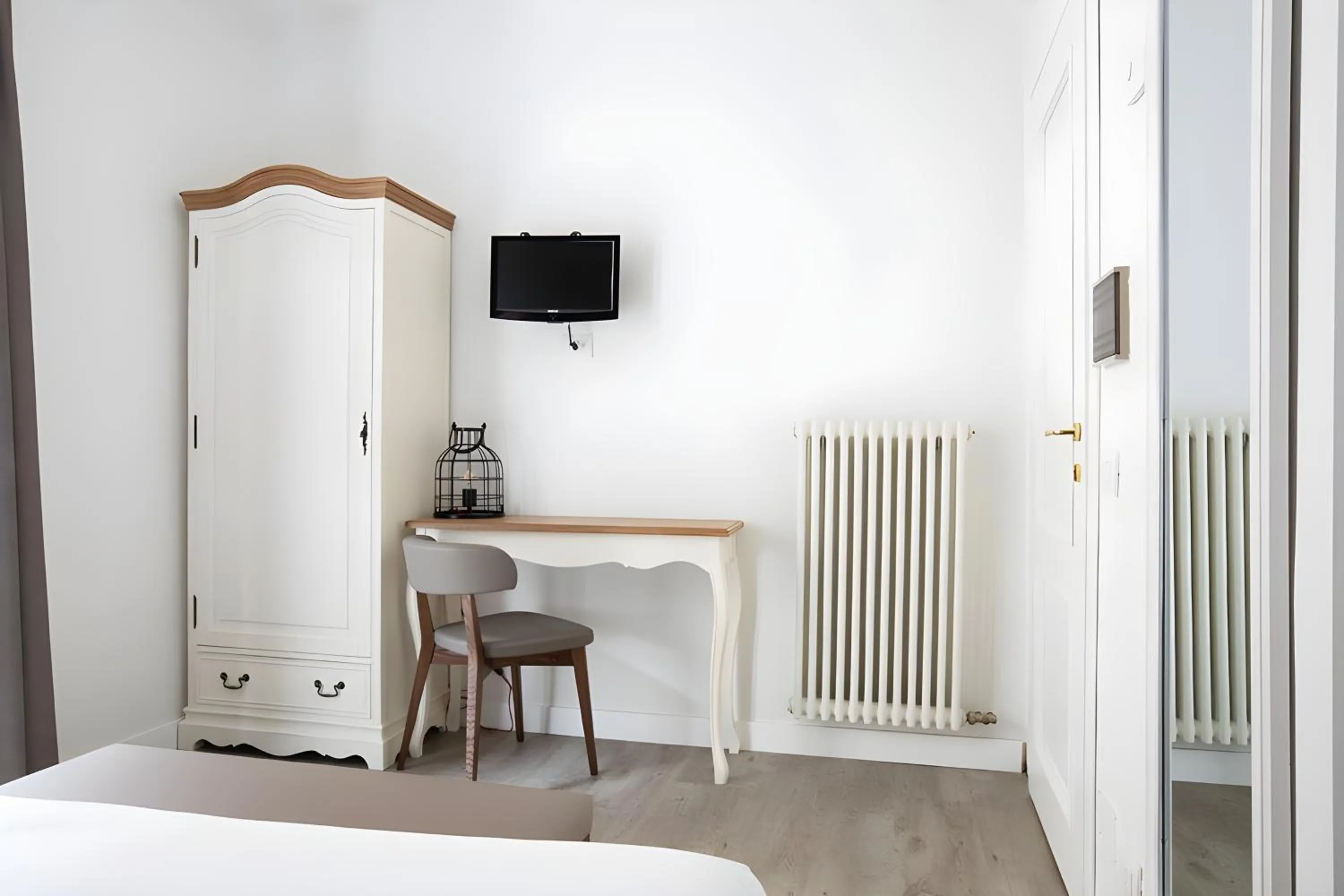 wardrobe in Hotel Orso Bruno