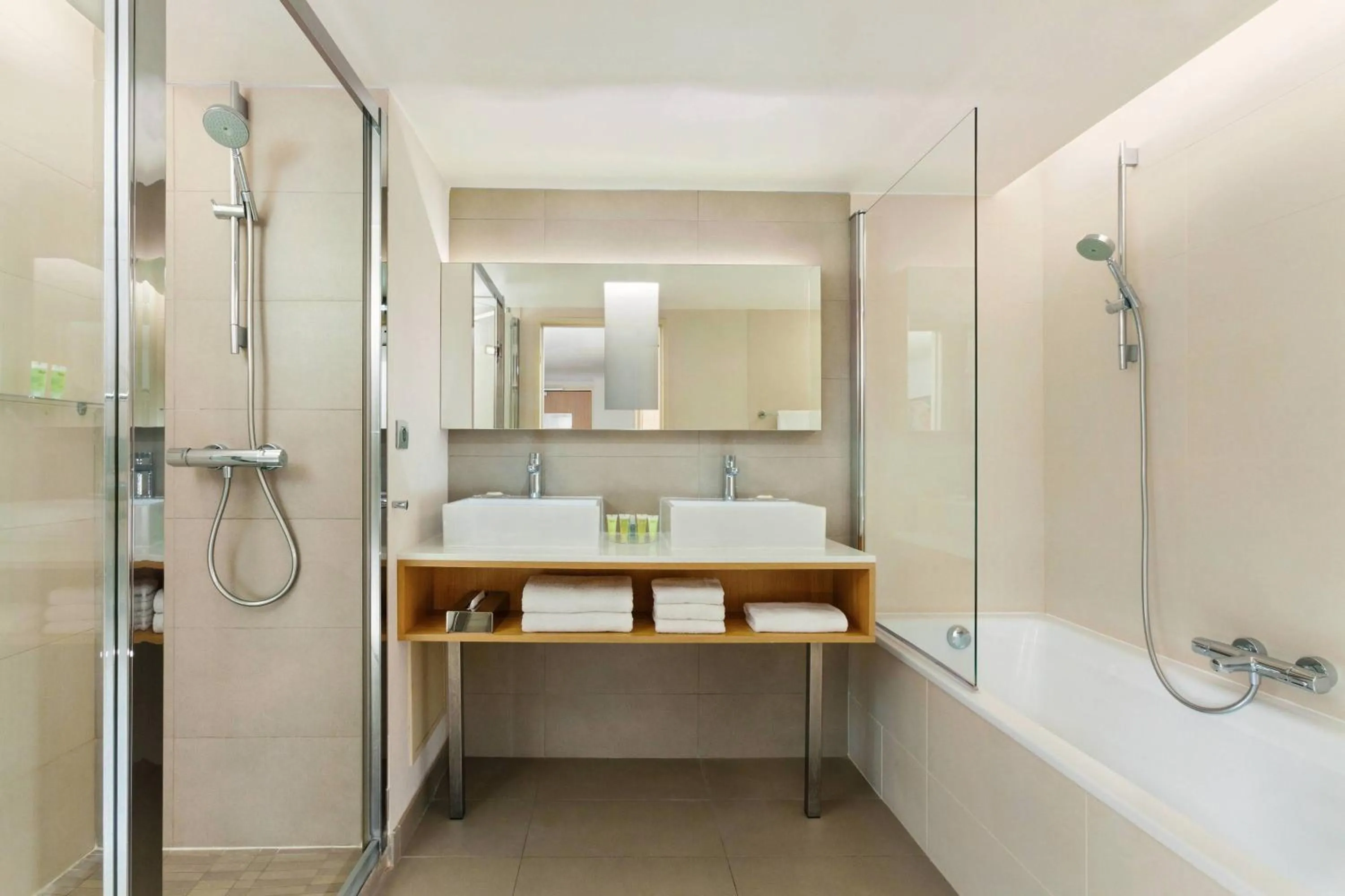 Bathroom in Courtyard by Marriott Montpellier