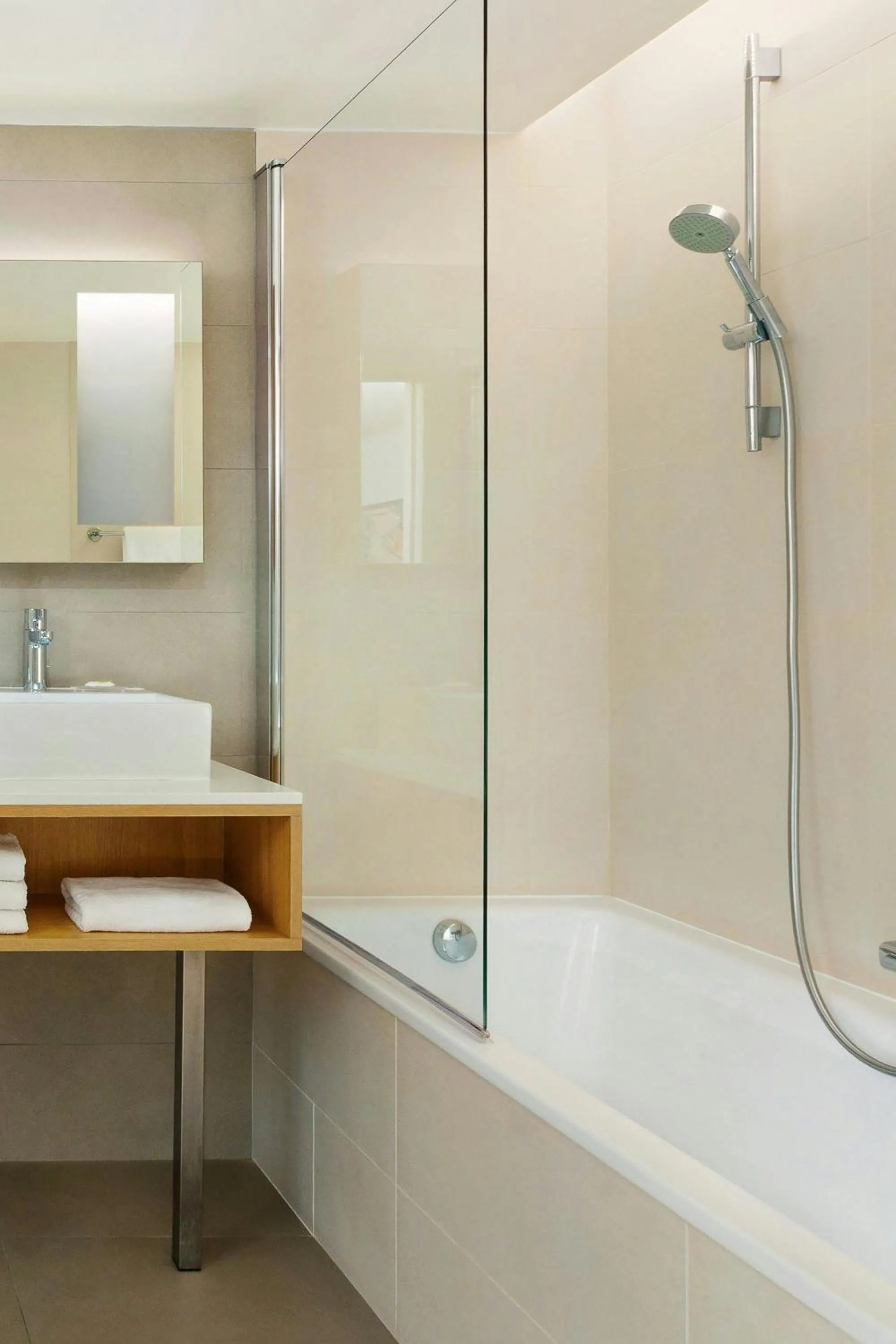 Bathroom in Courtyard by Marriott Montpellier