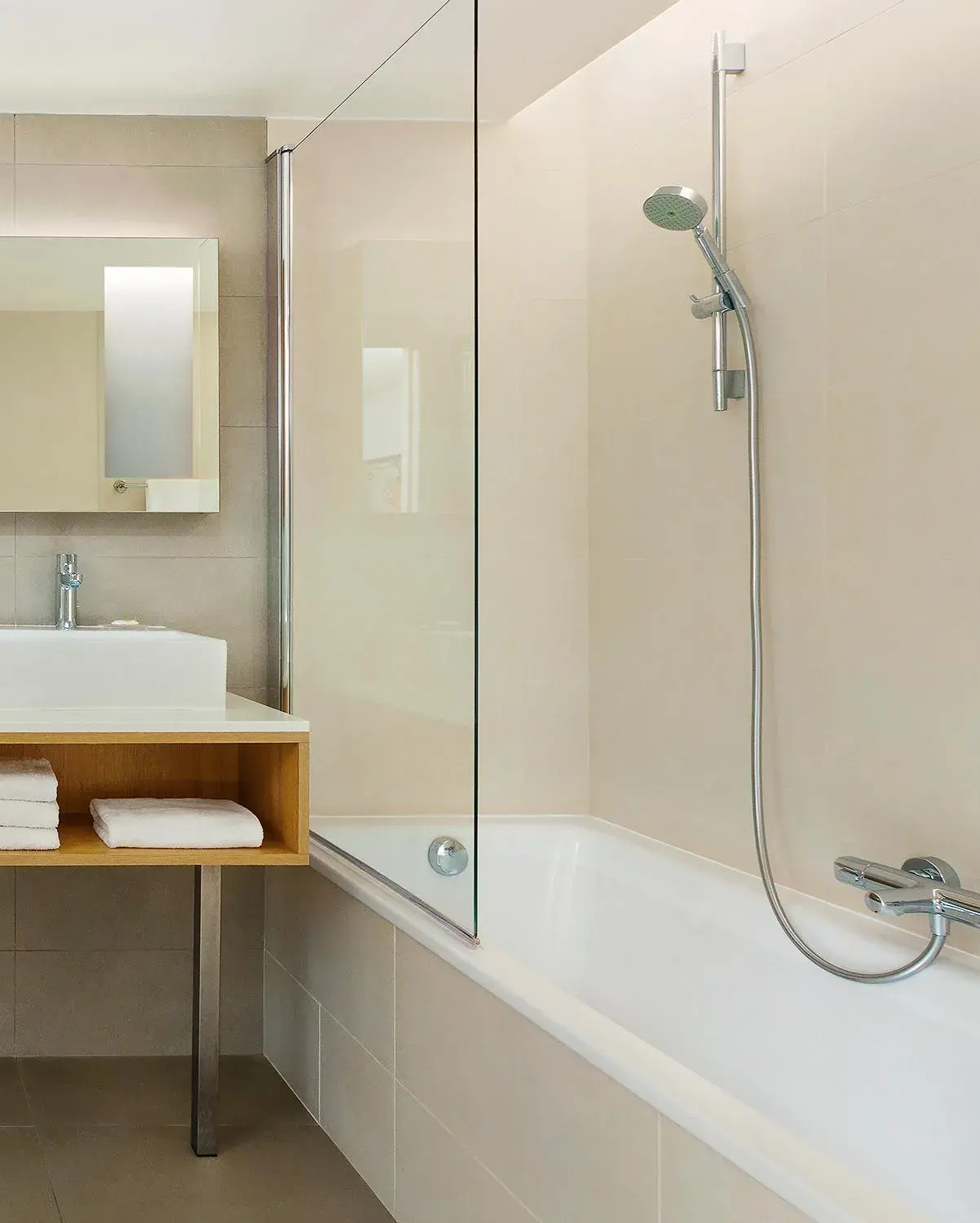 Standard Twin Room in Courtyard by Marriott Montpellier Standard Twin Room in Courtyard by Marriott Montpellier