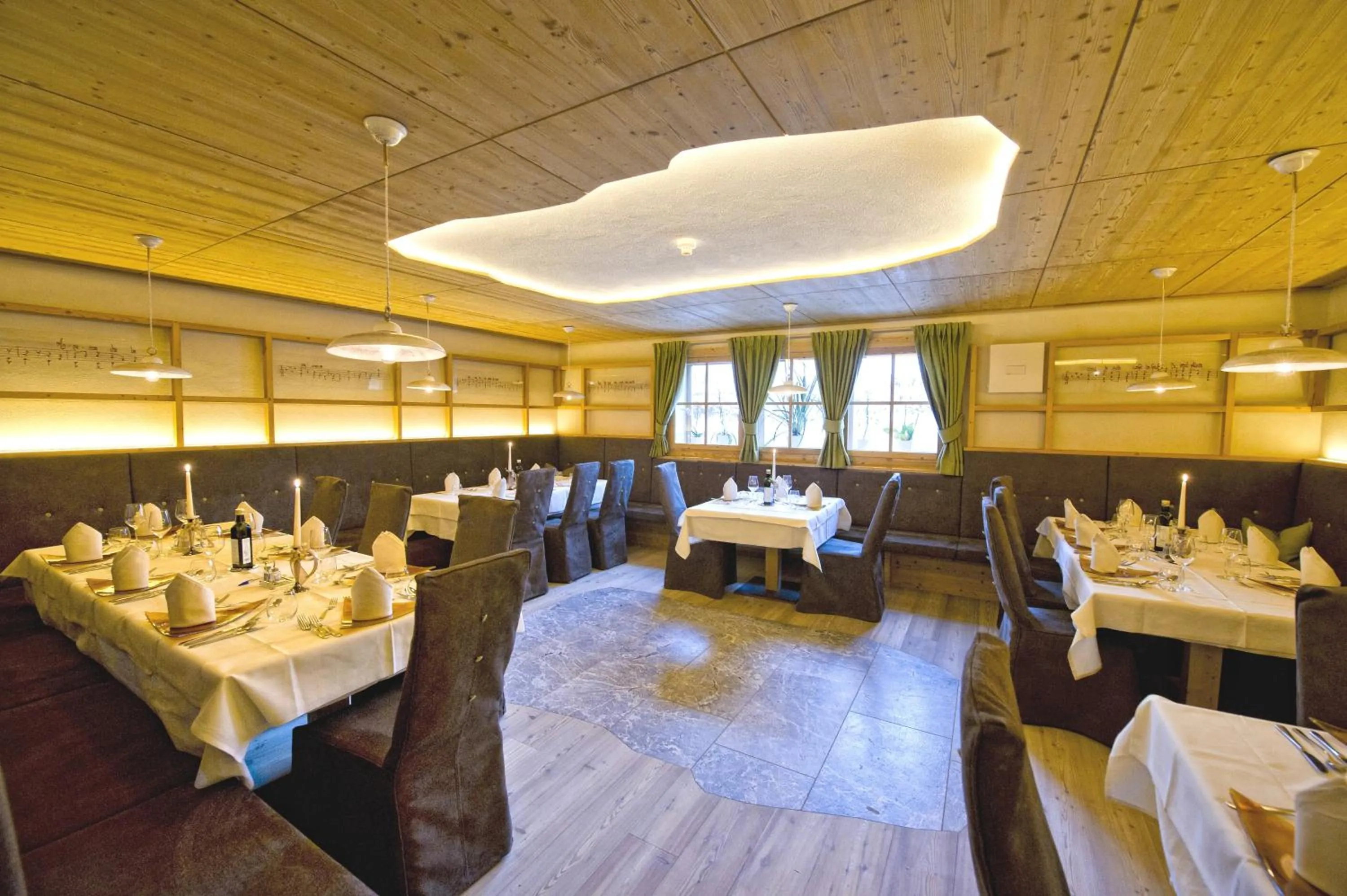 Restaurant/places to eat in Hotel Teresa