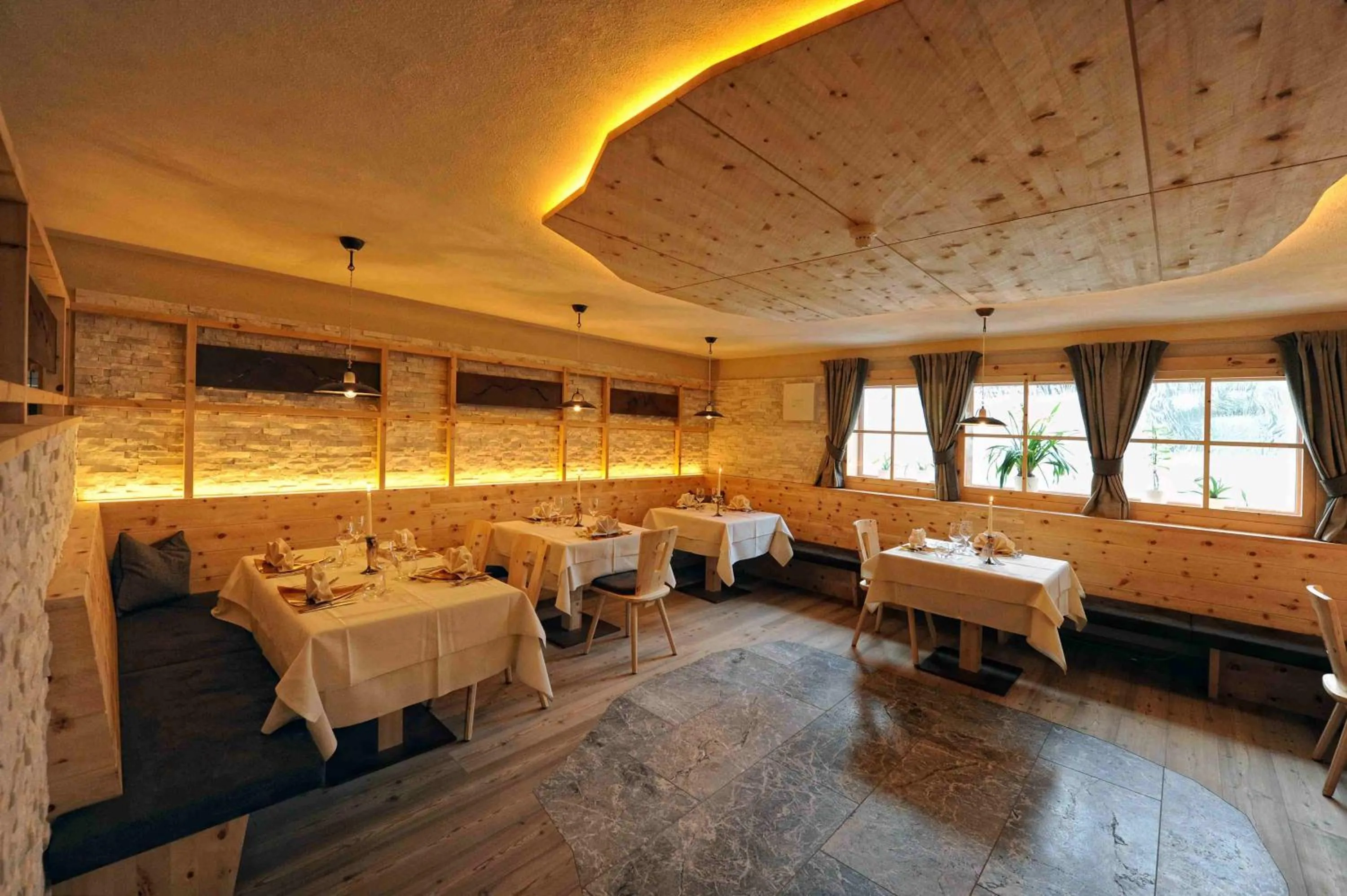 Restaurant/places to eat in Hotel Teresa