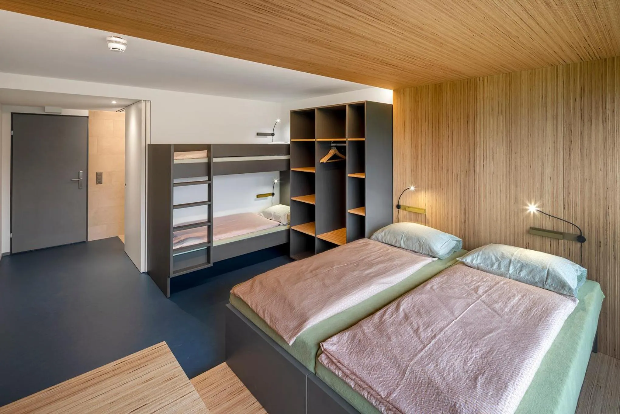 Photo of the whole room, Bed in Rapperswil-Jona Youth Hostel