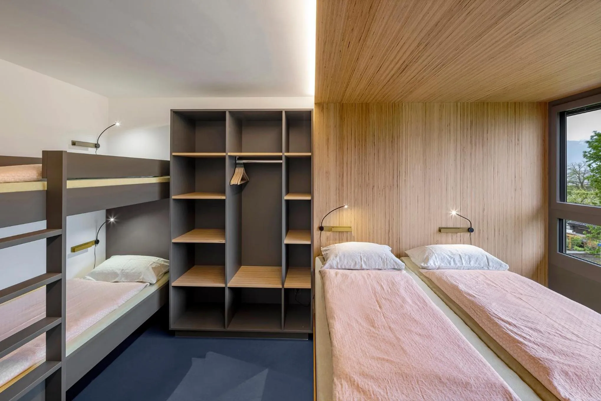 Photo of the whole room, Bed in Rapperswil-Jona Youth Hostel