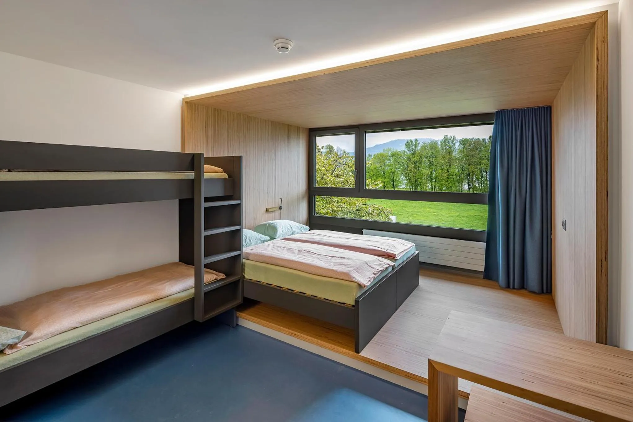 Photo of the whole room, Bed in Rapperswil-Jona Youth Hostel