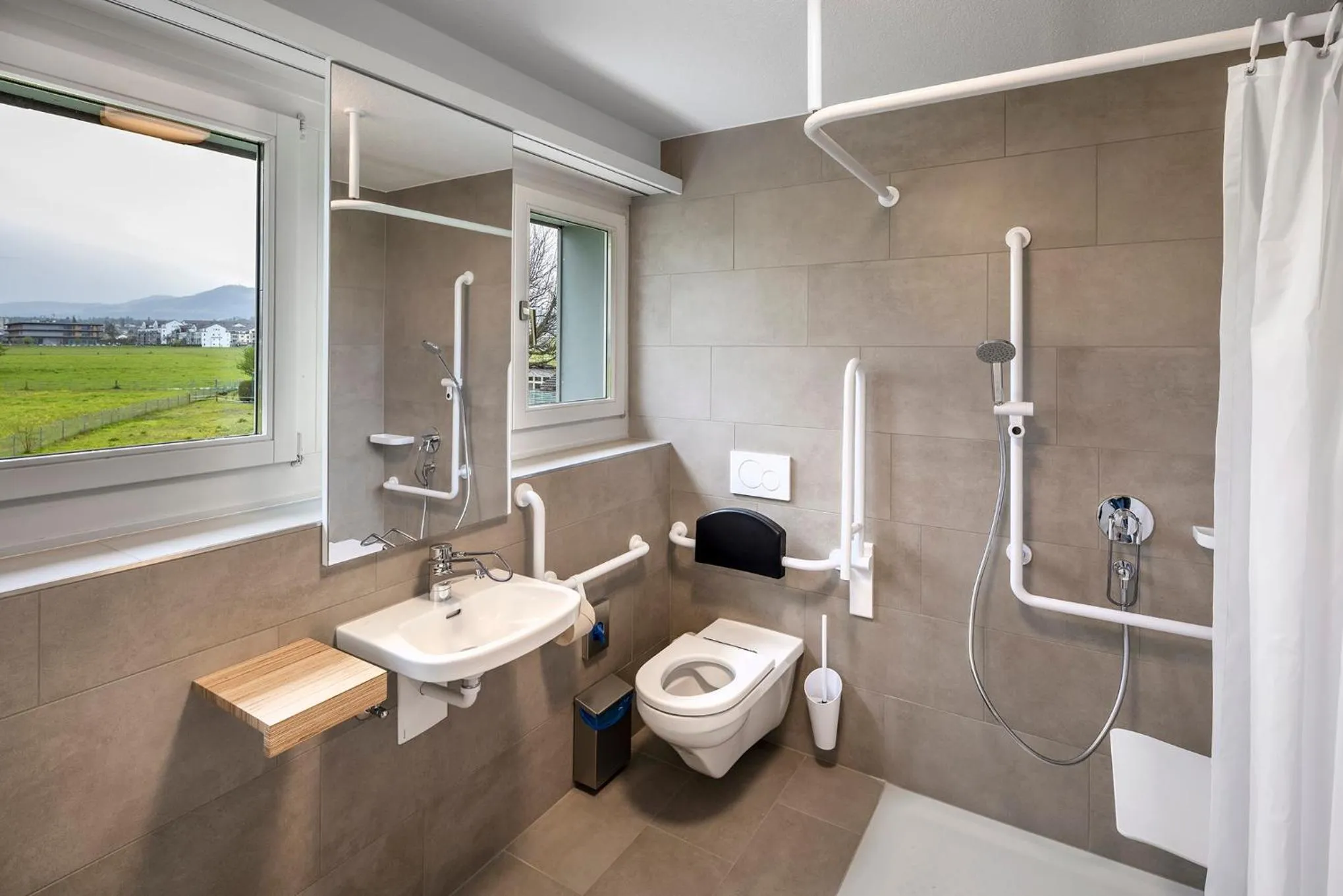 Bathroom in Rapperswil-Jona Youth Hostel